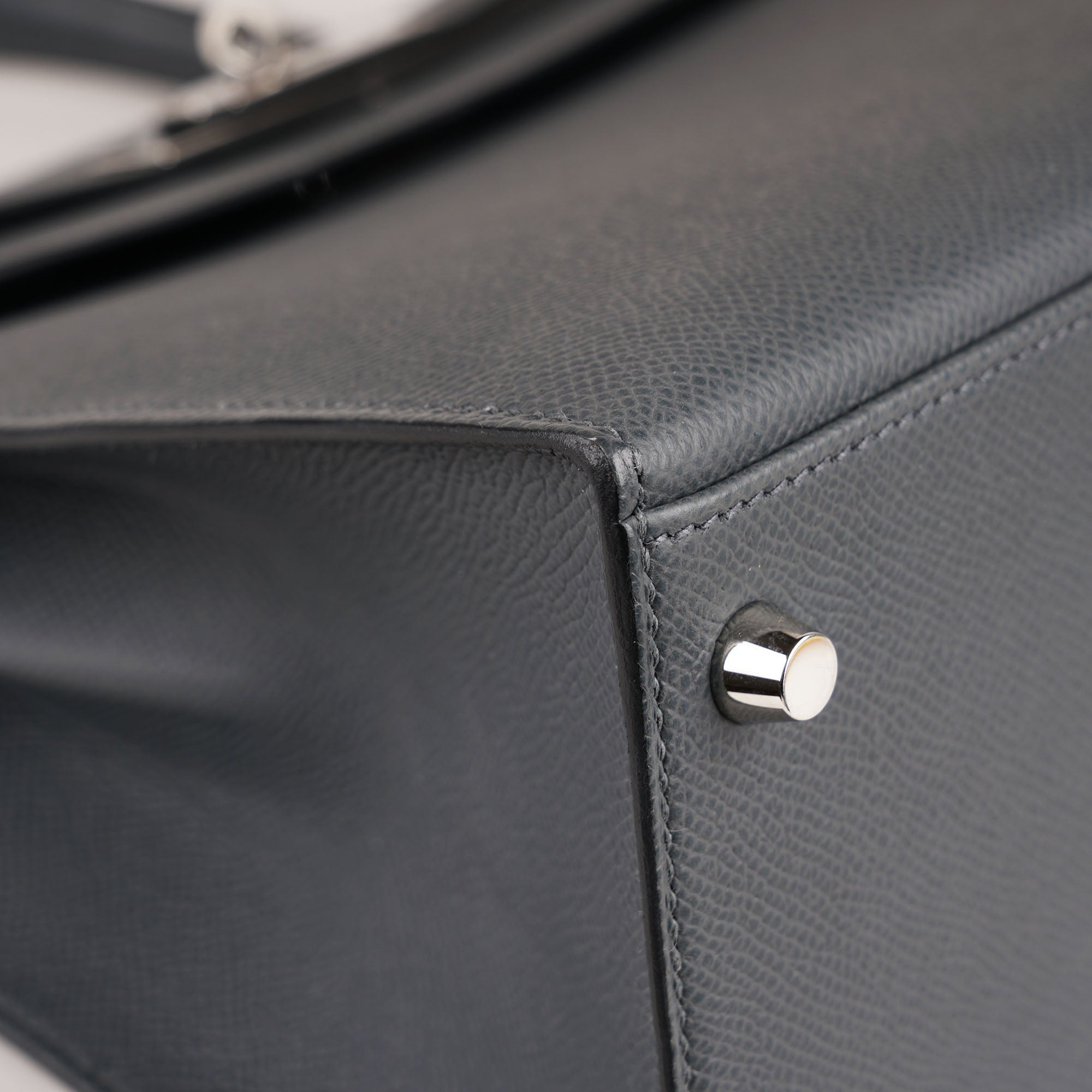 Hermès Kelly 28 Sellier Handbag 2024 - HERMÈS - Affordable Luxury image