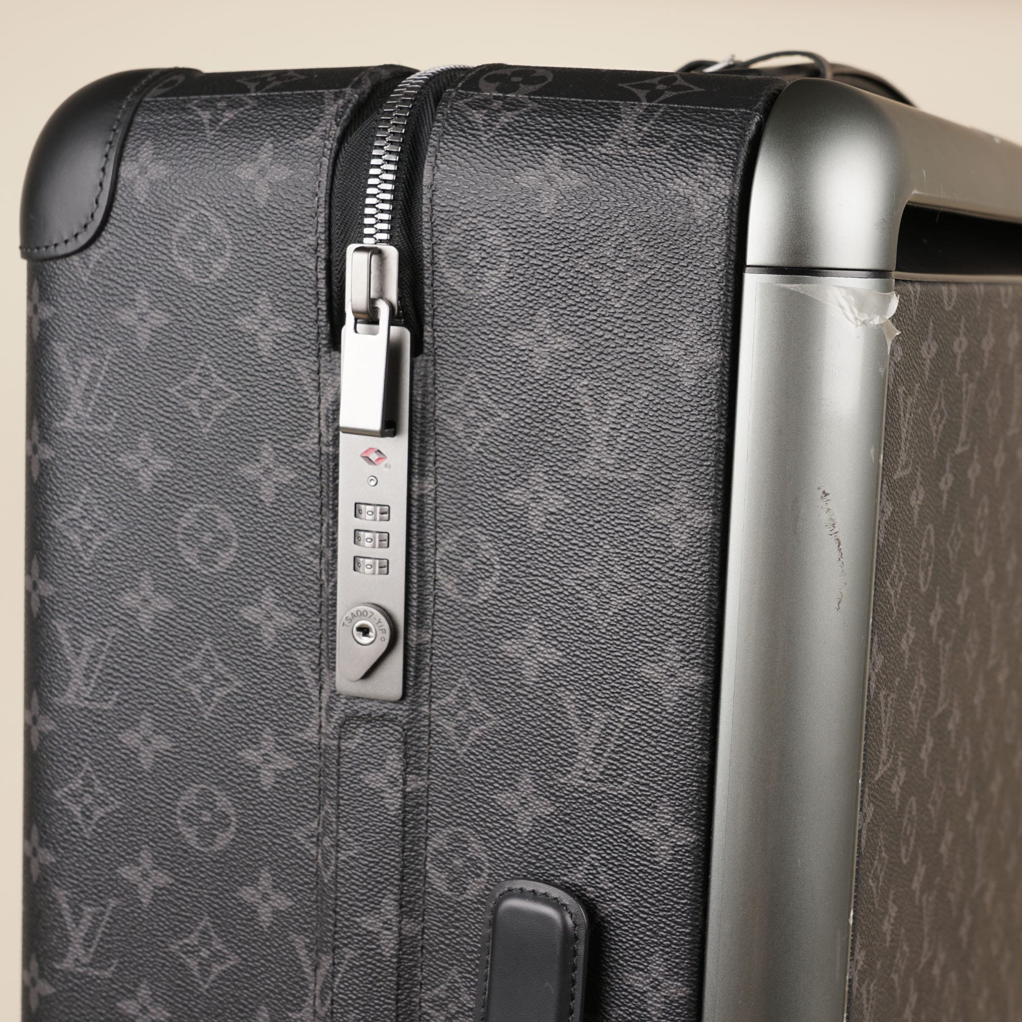 Horizon 70 Suitcase - LOUIS VUITTON - Affordable Luxury image