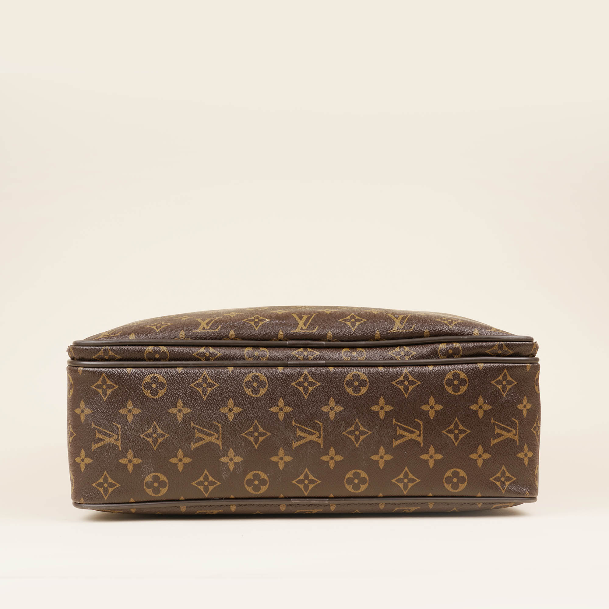 ICare Bag - LOUIS VUITTON - Affordable Luxury image