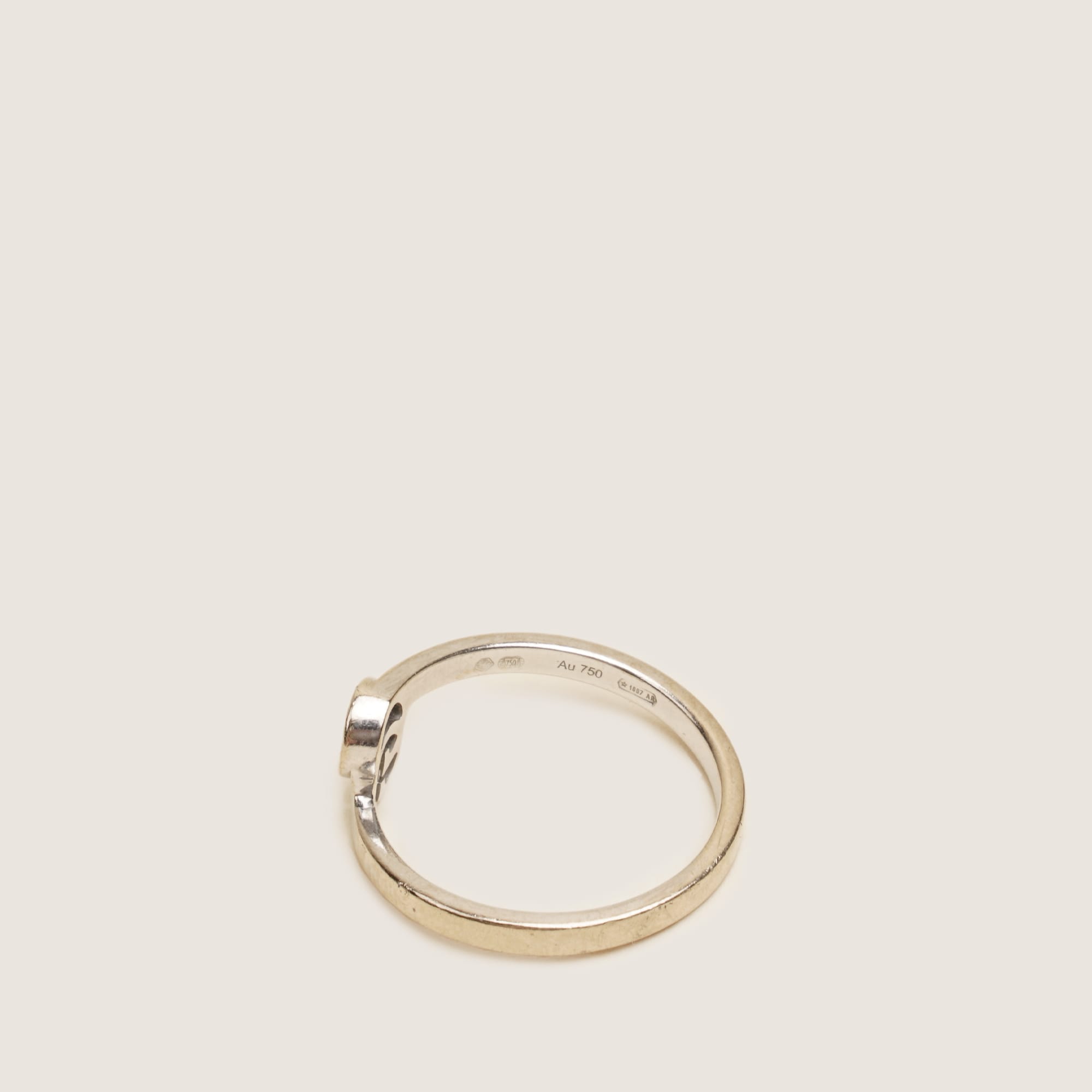 Interlocking G White Gold Ring - GUCCI - Affordable Luxury image