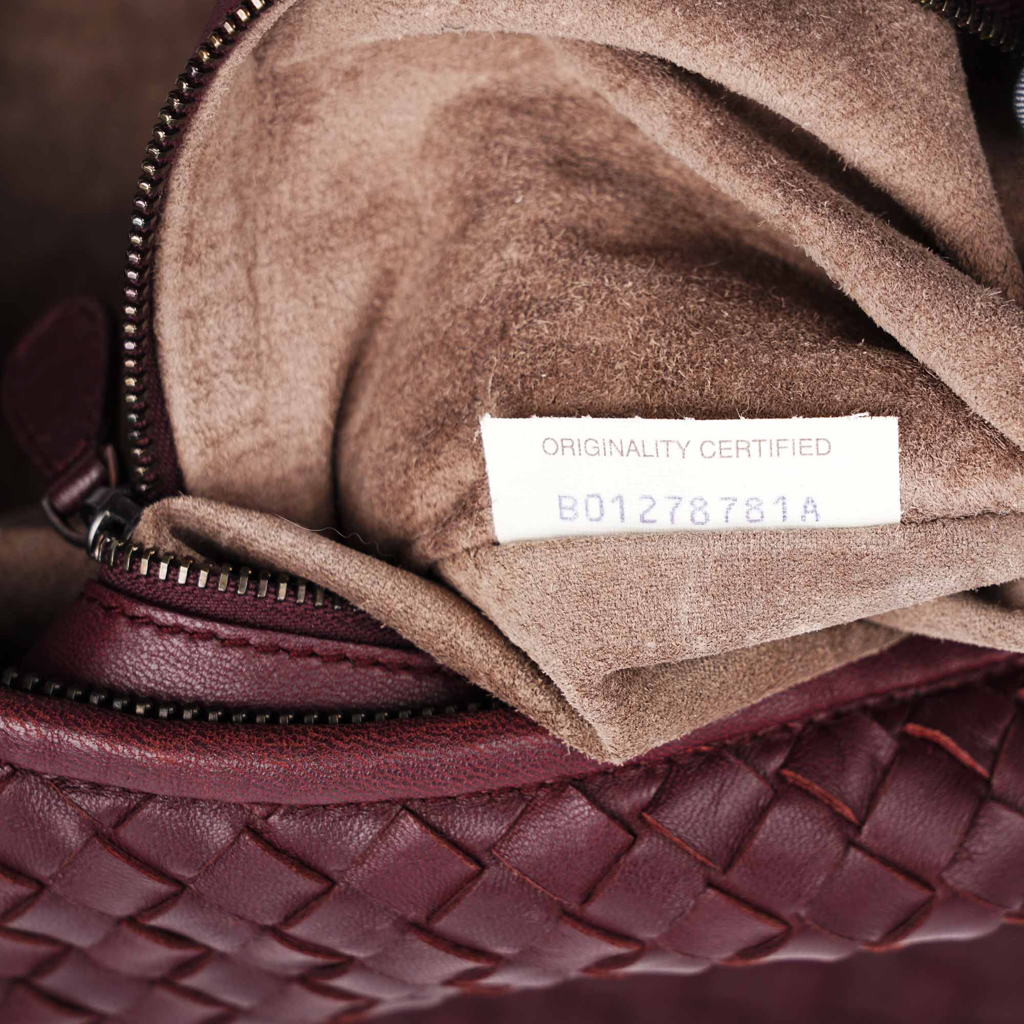 Intrecciatio Large Hobo Bag - BOTTEGA VENETA - Affordable Luxury image