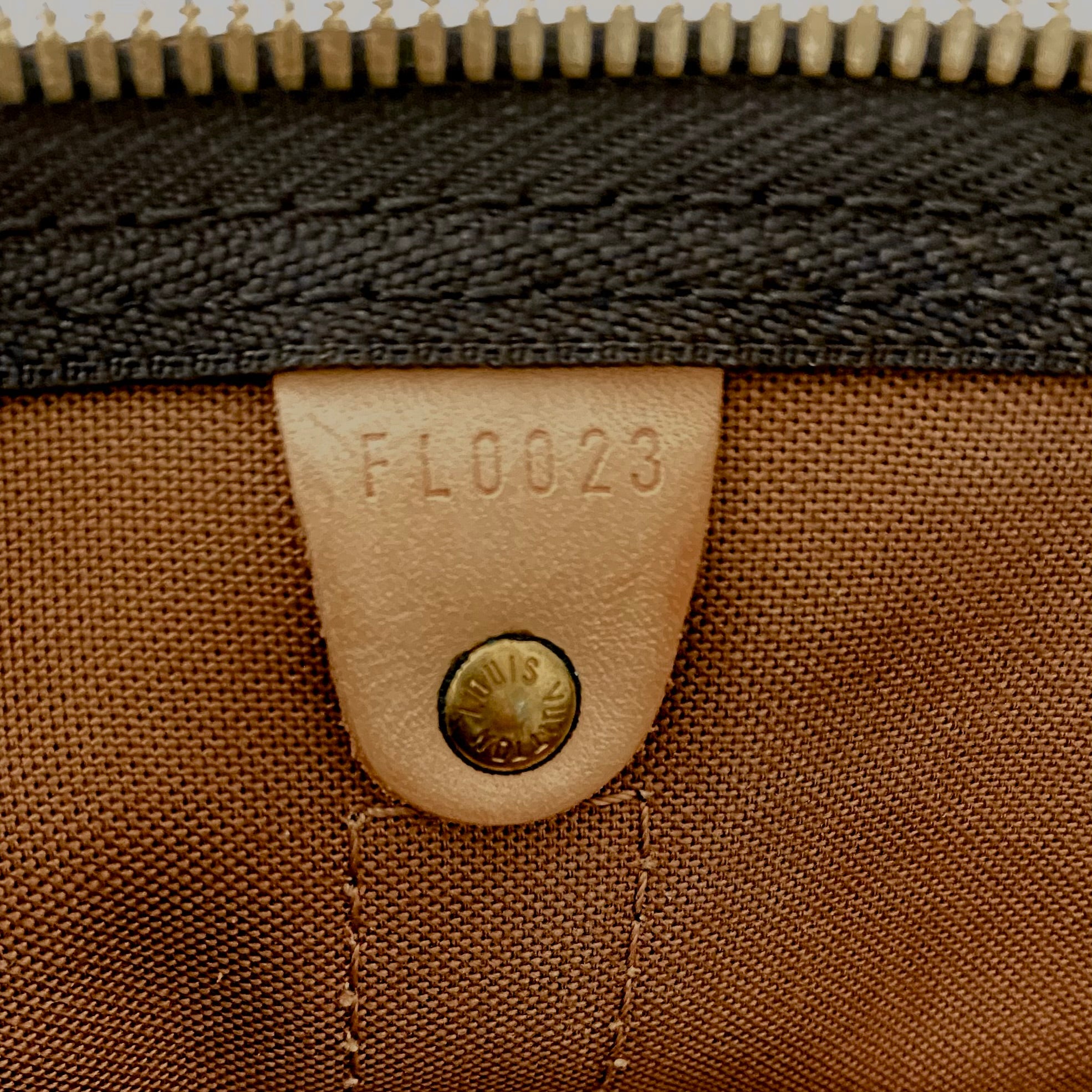 Keepall 50 Bandoulière - LOUIS VUITTON - Affordable Luxury image