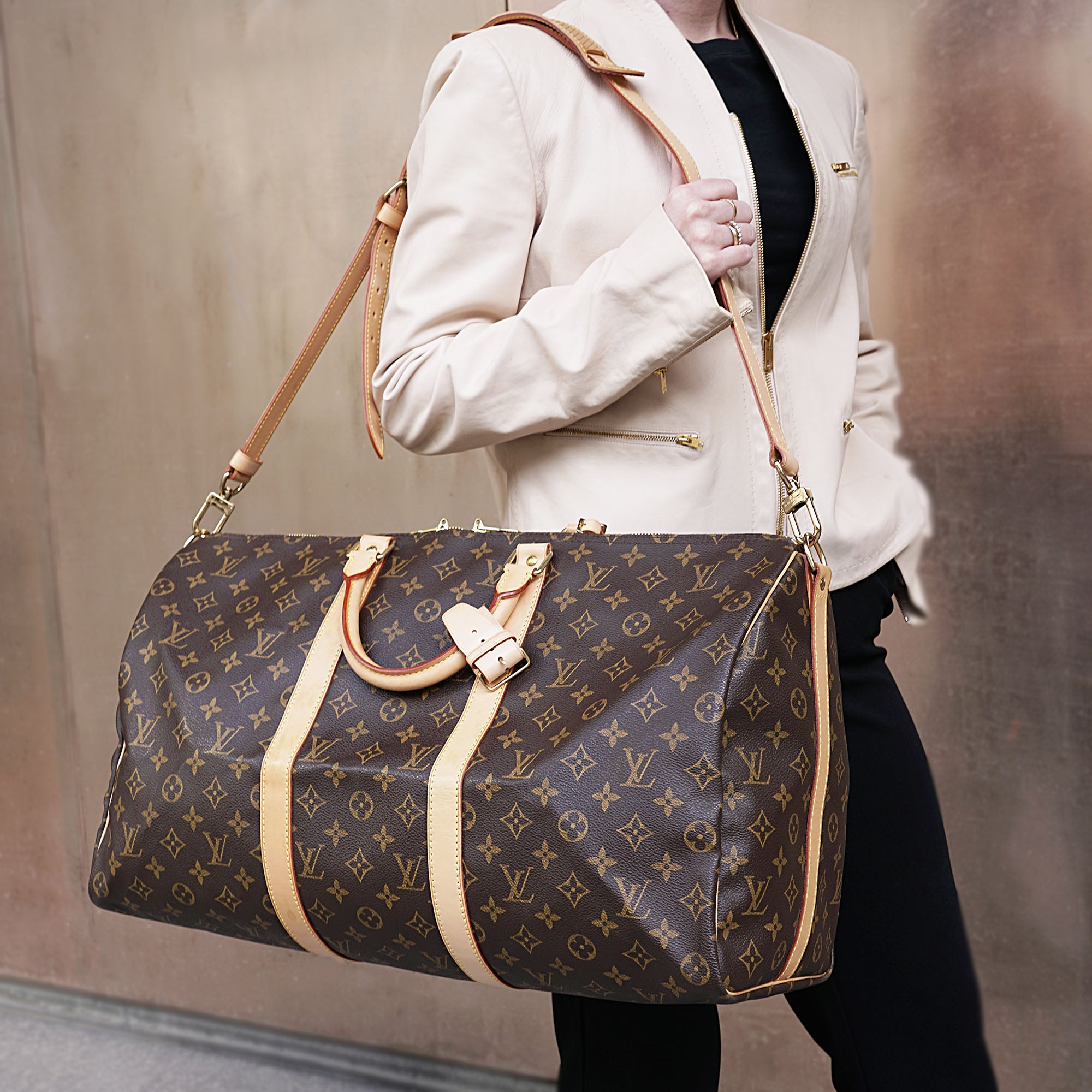 Keepall 50 Bandoulière Duffle Bag - LOUIS VUITTON - Affordable Luxury image