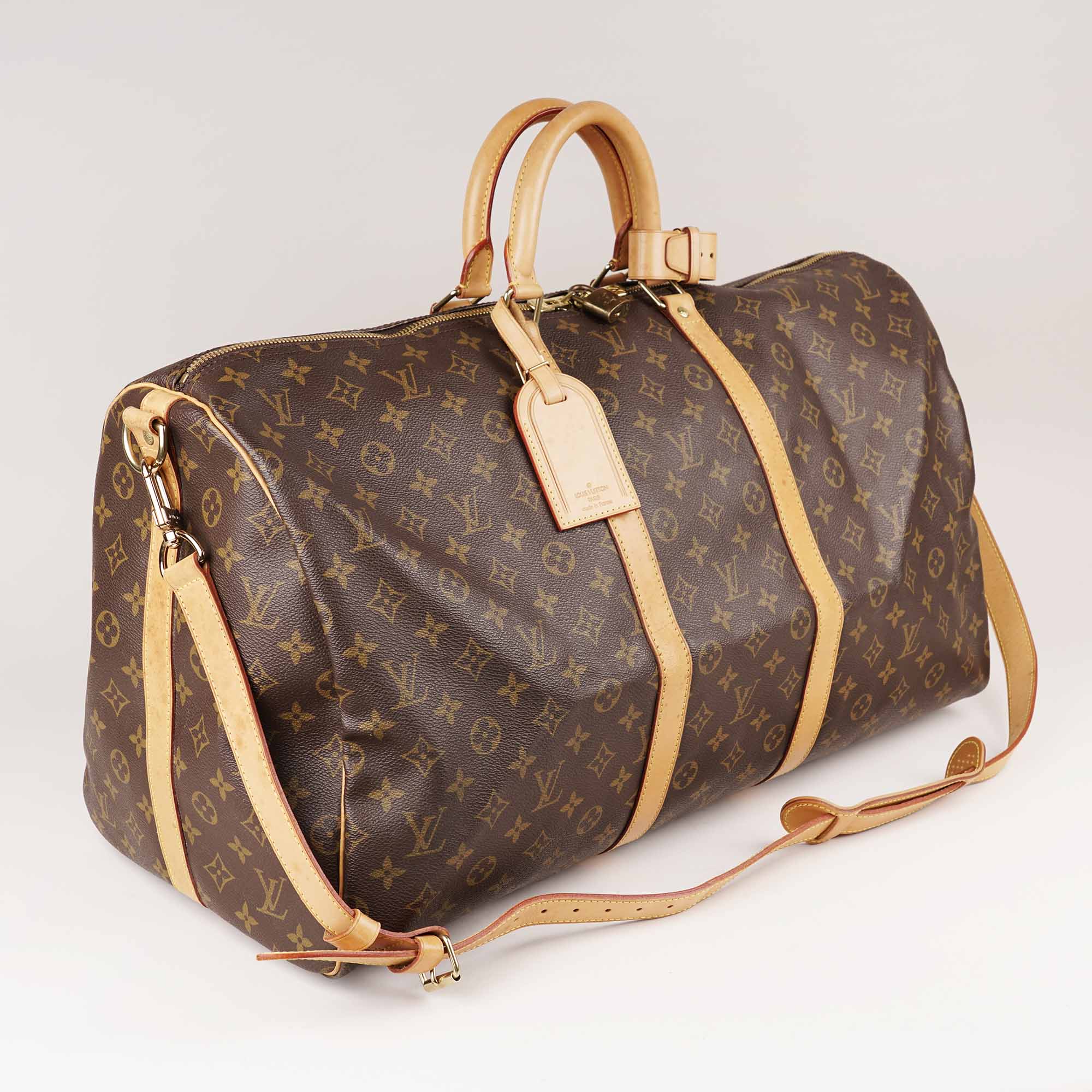 Keepall 55 Bandoulière Bag - LOUIS VUITTON - Affordable Luxury image