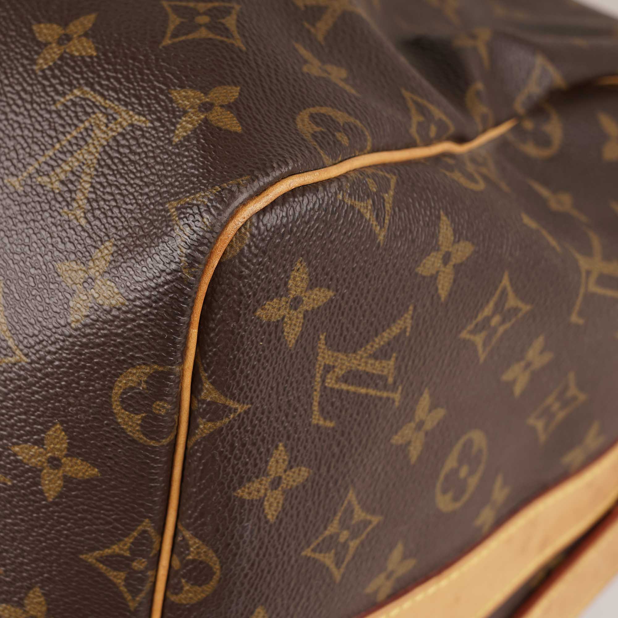 Keepall 55 Bandoulière Bag - LOUIS VUITTON - Affordable Luxury image