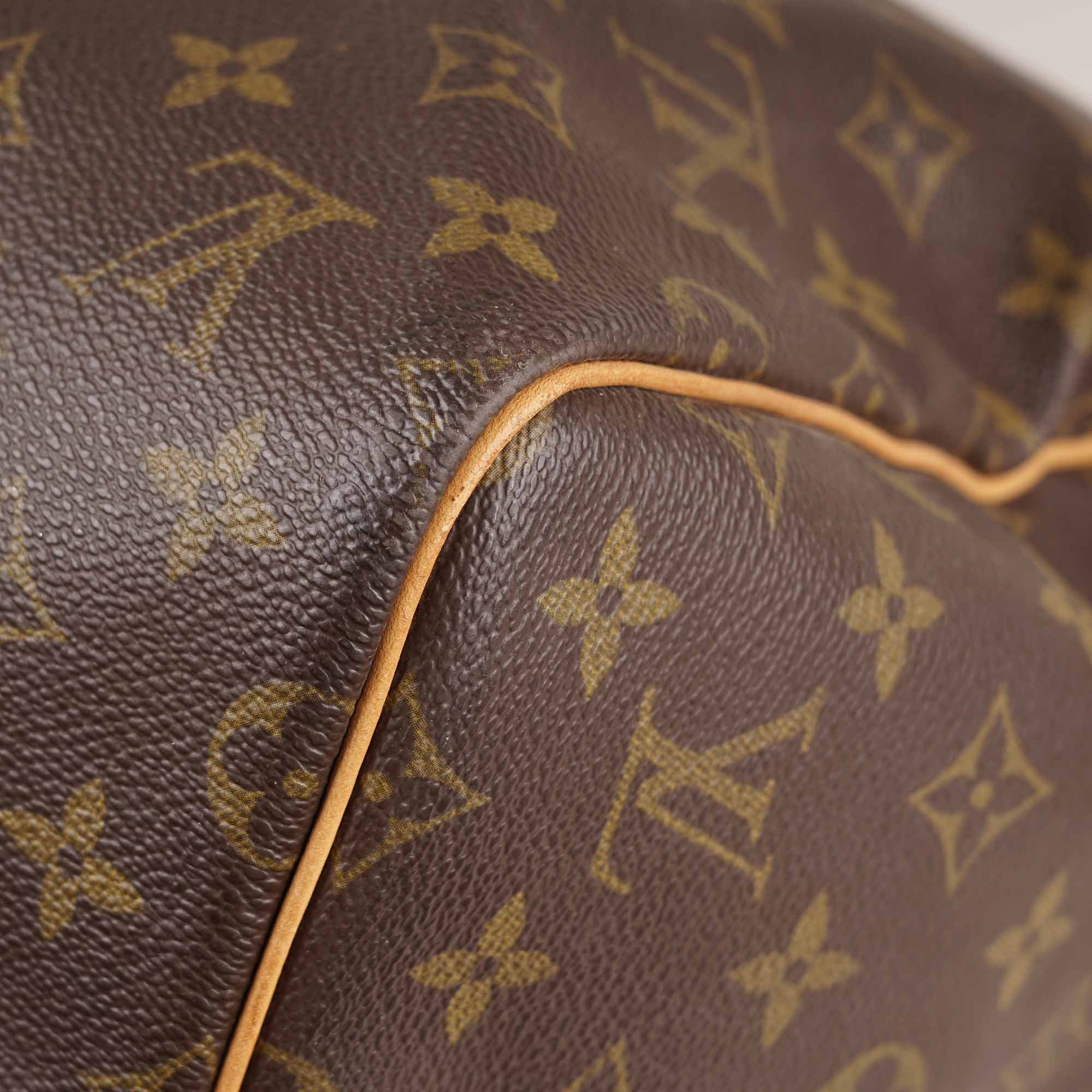 Keepall 55 Bandoulière Bag - LOUIS VUITTON - Affordable Luxury image