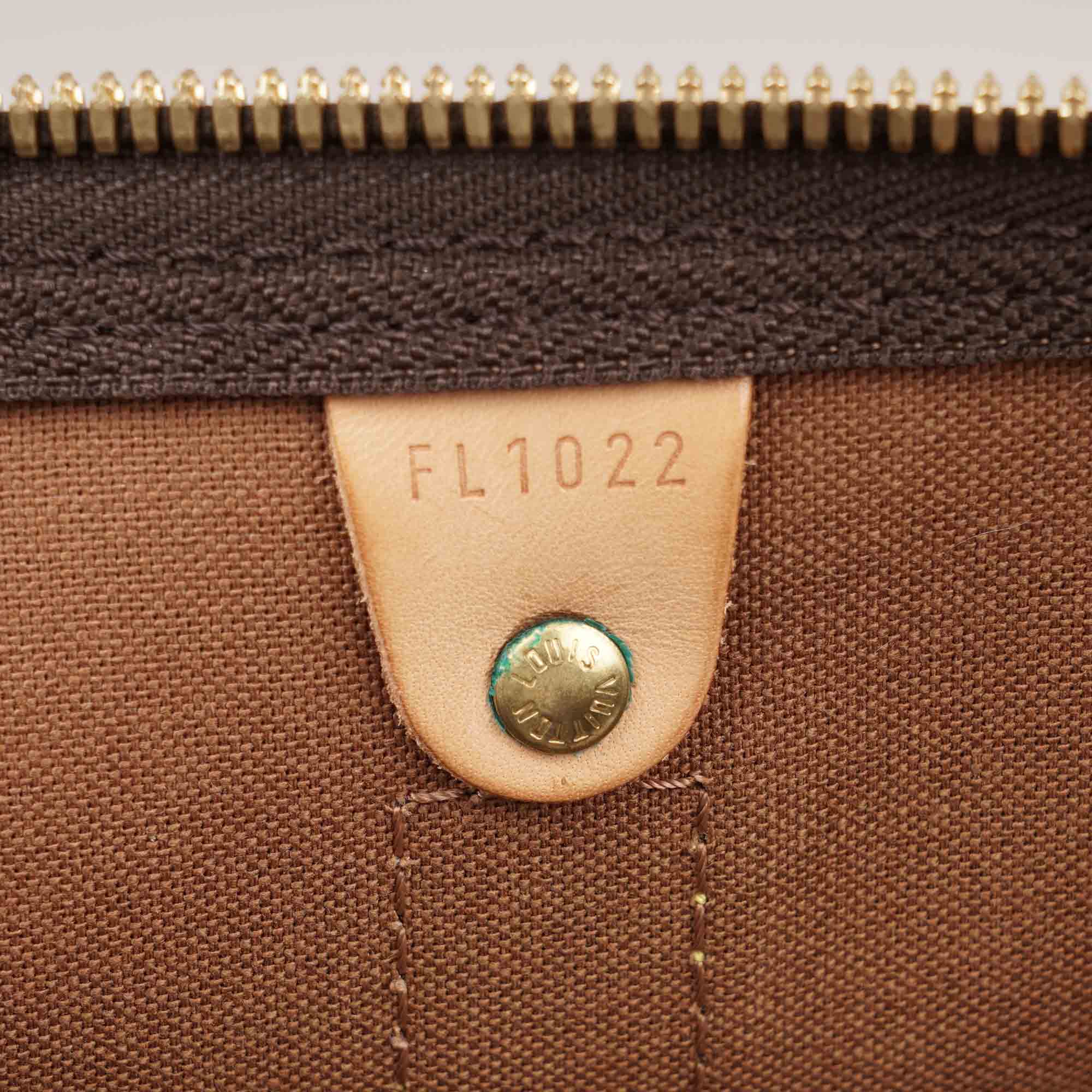 Keepall 55 Bandoulière Bag - LOUIS VUITTON - Affordable Luxury image