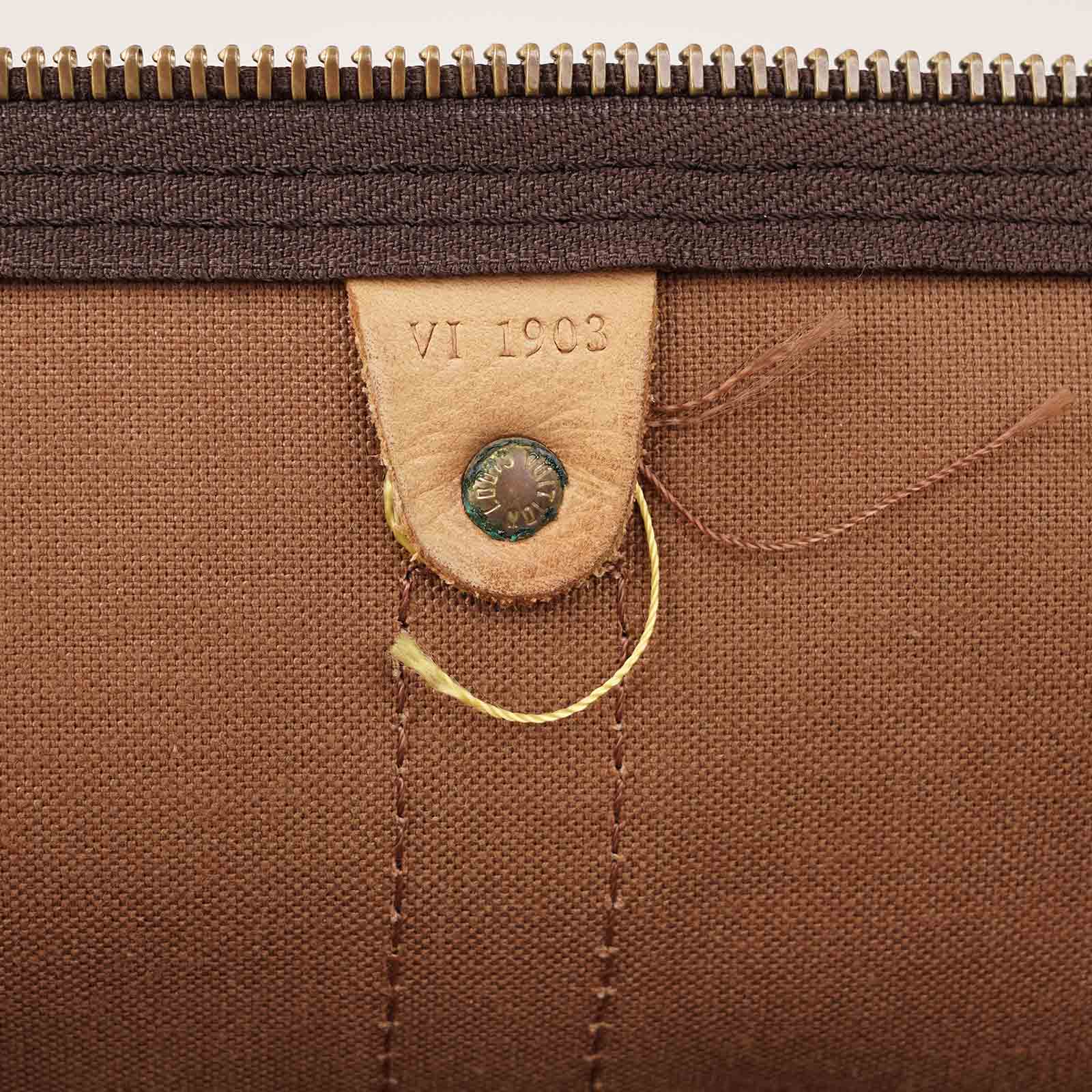 Keepall 55 Bandoulière Bag - LOUIS VUITTON - Affordable Luxury image
