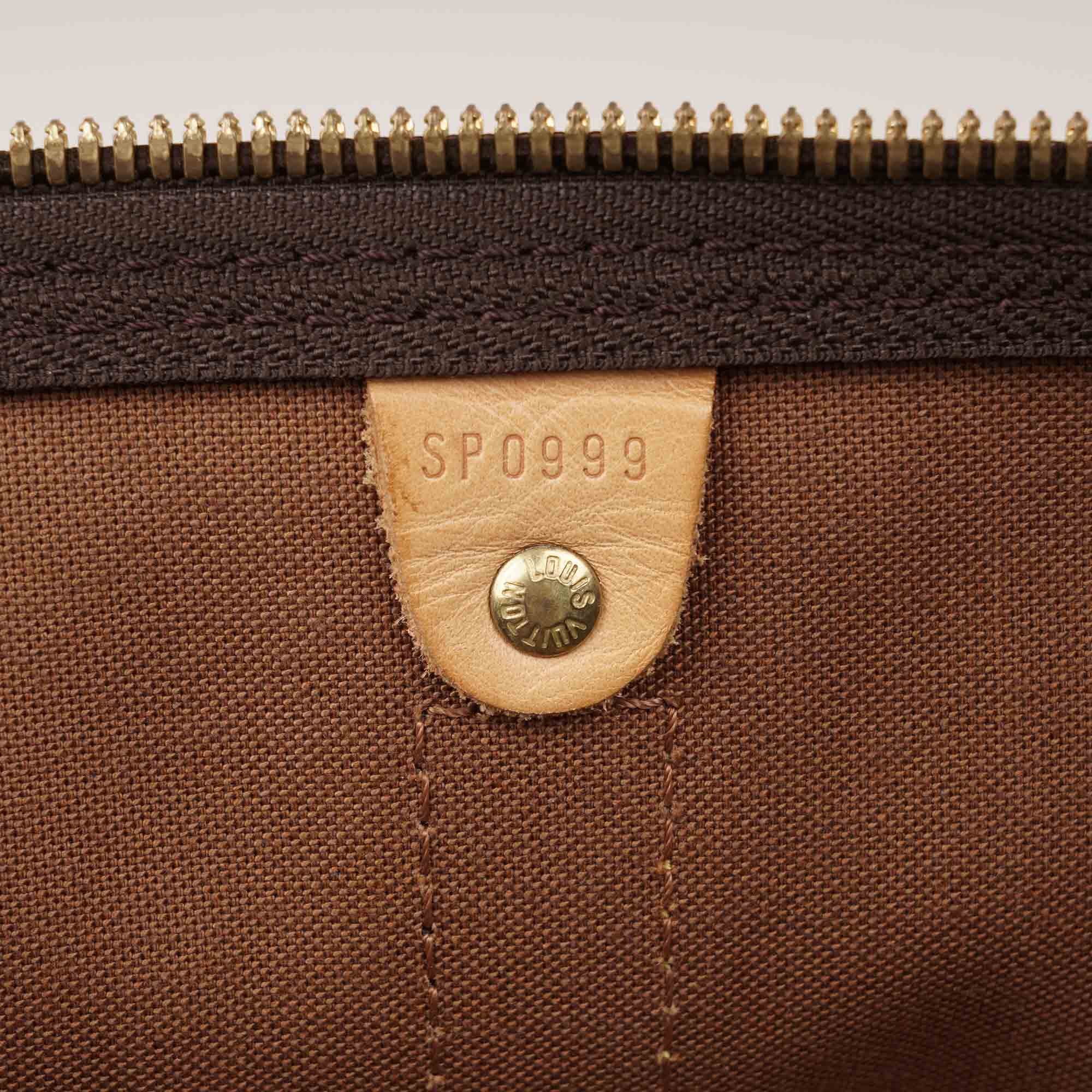 Keepall 55 Bandoulière Bag - LOUIS VUITTON - Affordable Luxury image