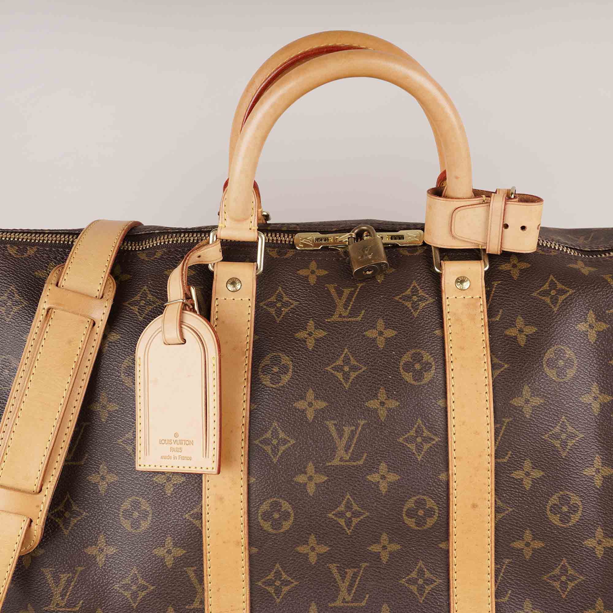 Keepall 55 Bandoulière Bag - LOUIS VUITTON - Affordable Luxury image