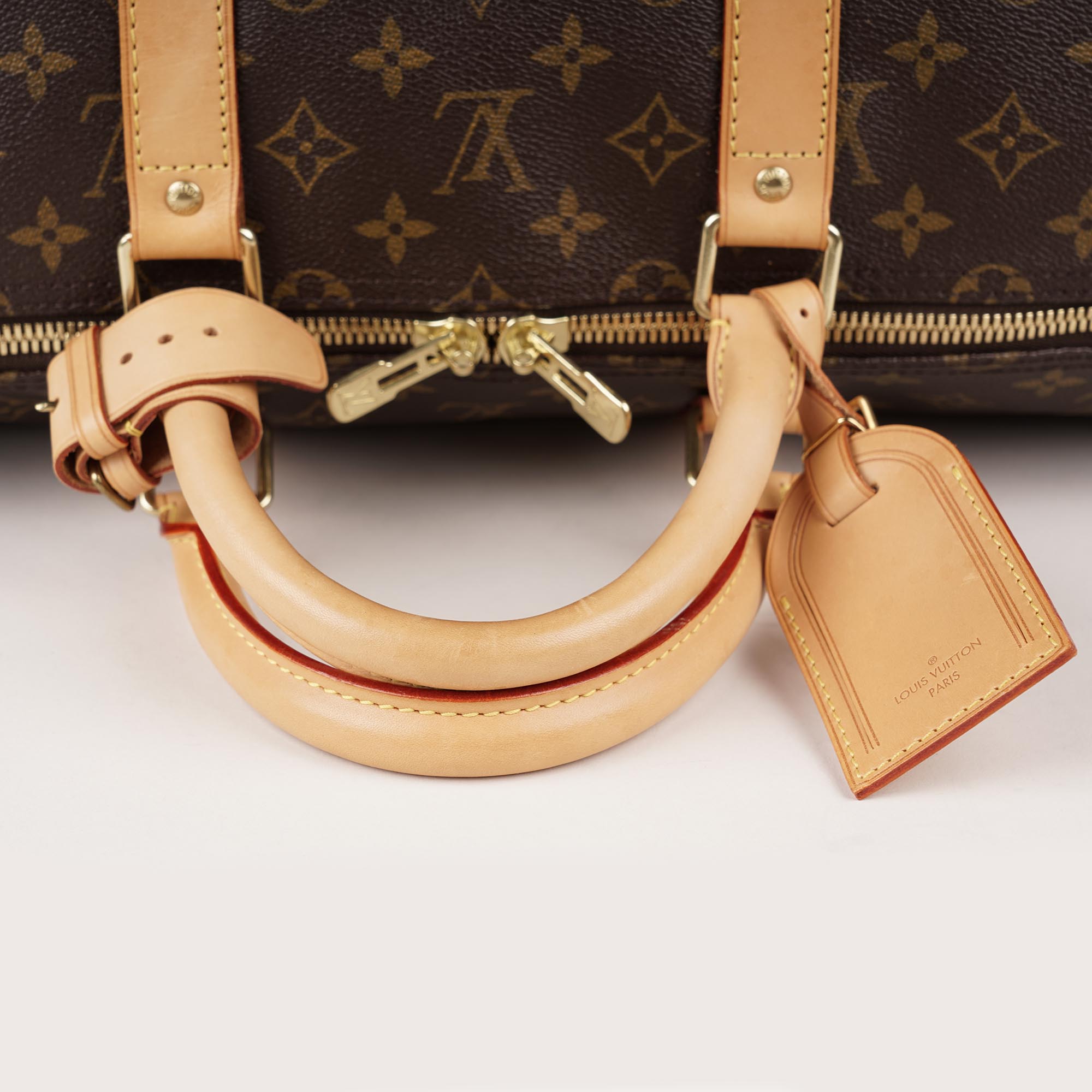 Keepall 55 Bandoulière Bag - LOUIS VUITTON - Affordable Luxury image