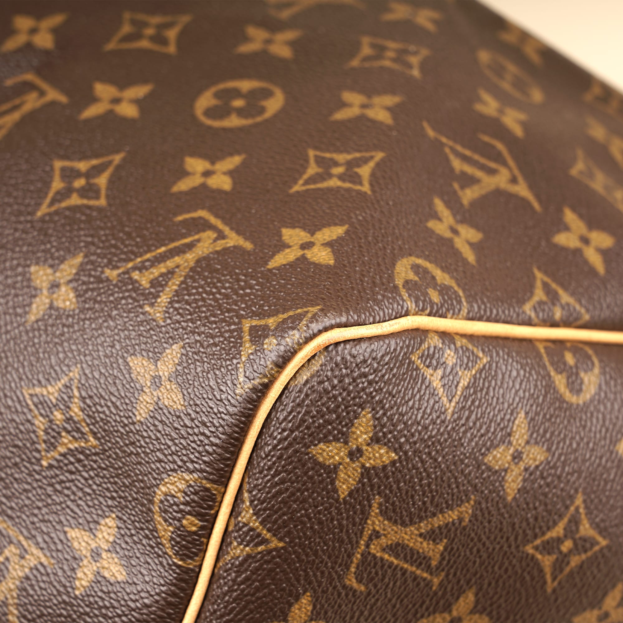 Keepall Bandoulière 55 - LOUIS VUITTON - Affordable Luxury image