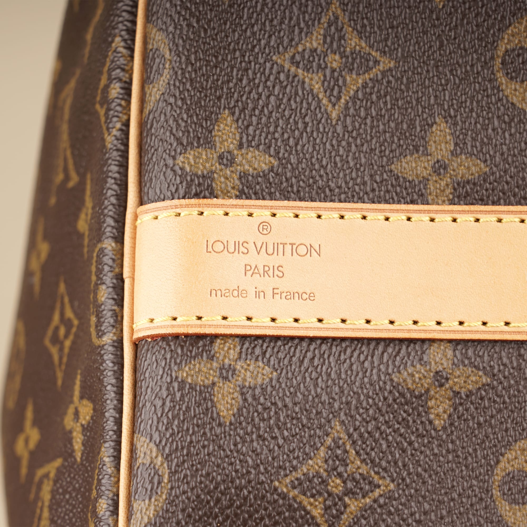 Keepall Bandoulière 55 - LOUIS VUITTON - Affordable Luxury image