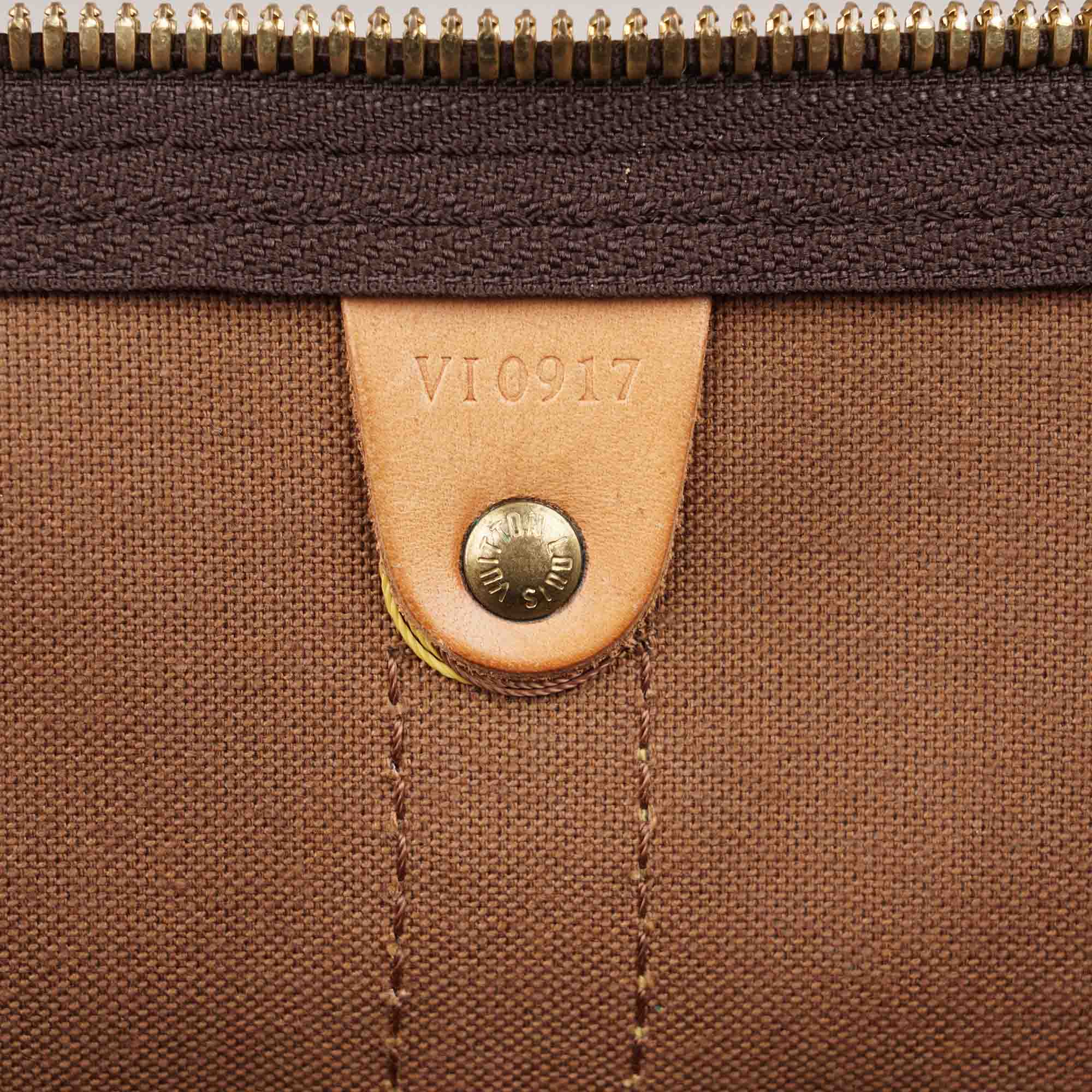 Keepall Bandoulière 55 Bag - LOUIS VUITTON - Affordable Luxury image