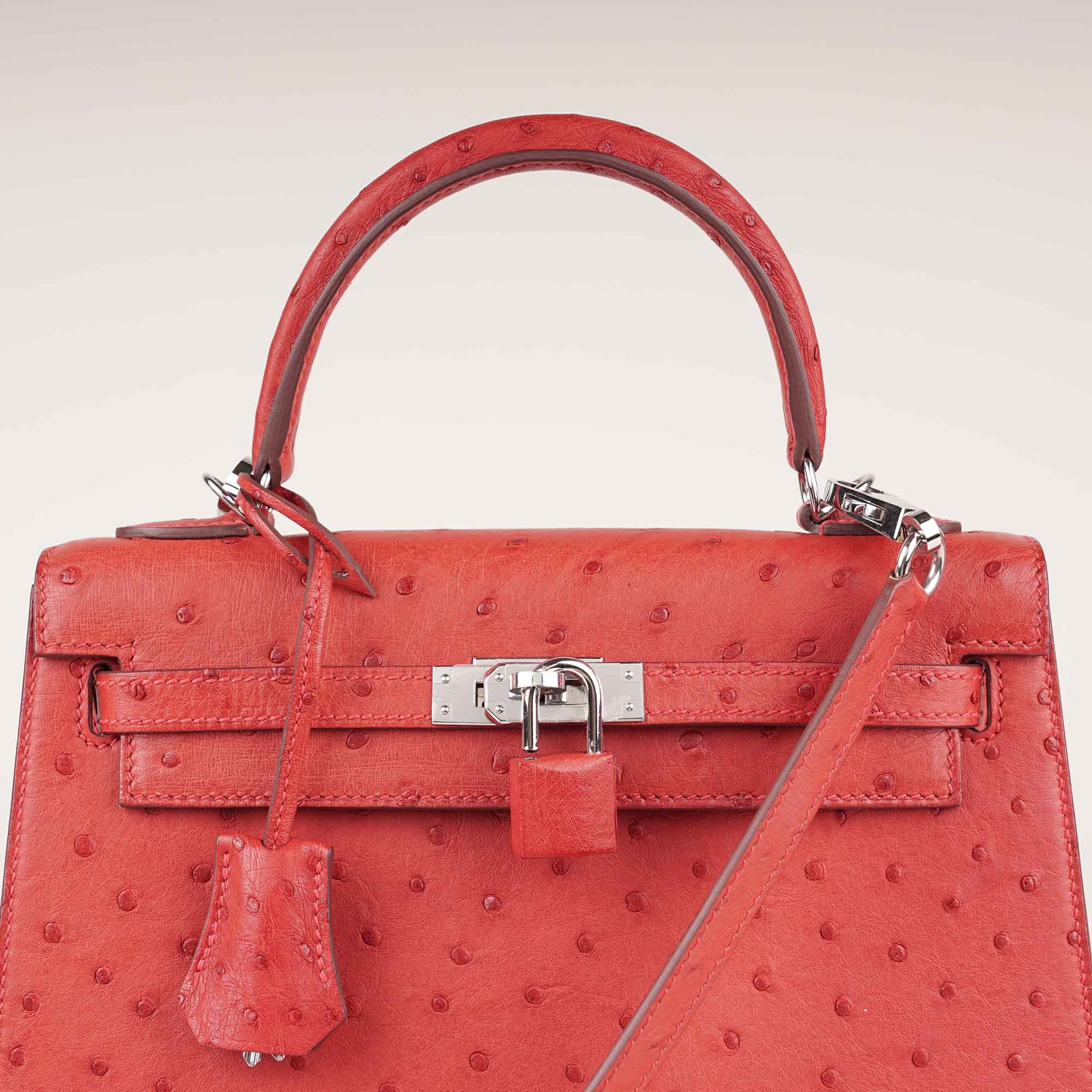 Kelly 25 Handbag - HERMÈS - Affordable Luxury image