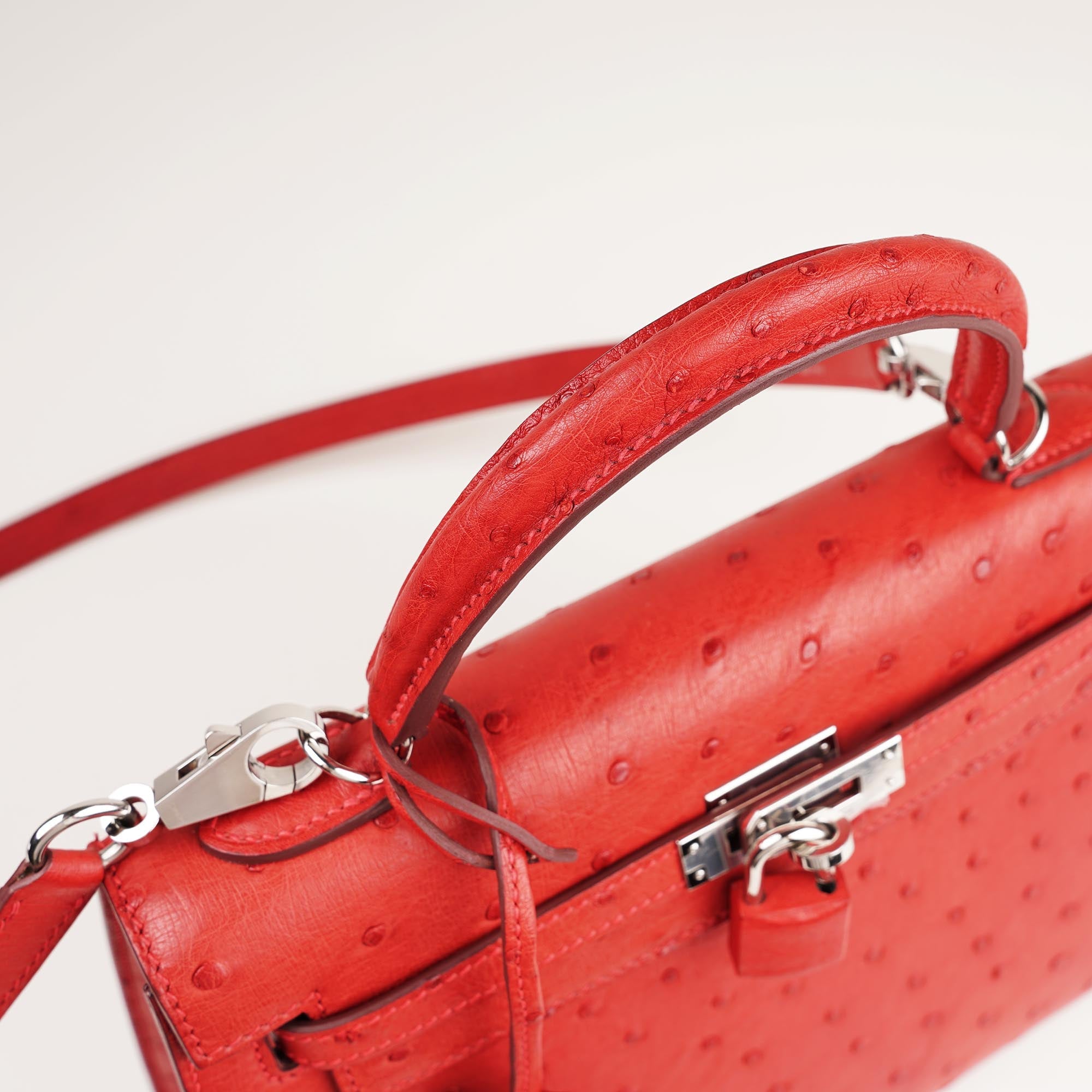 Kelly 25 Handbag - HERMÈS - Affordable Luxury image