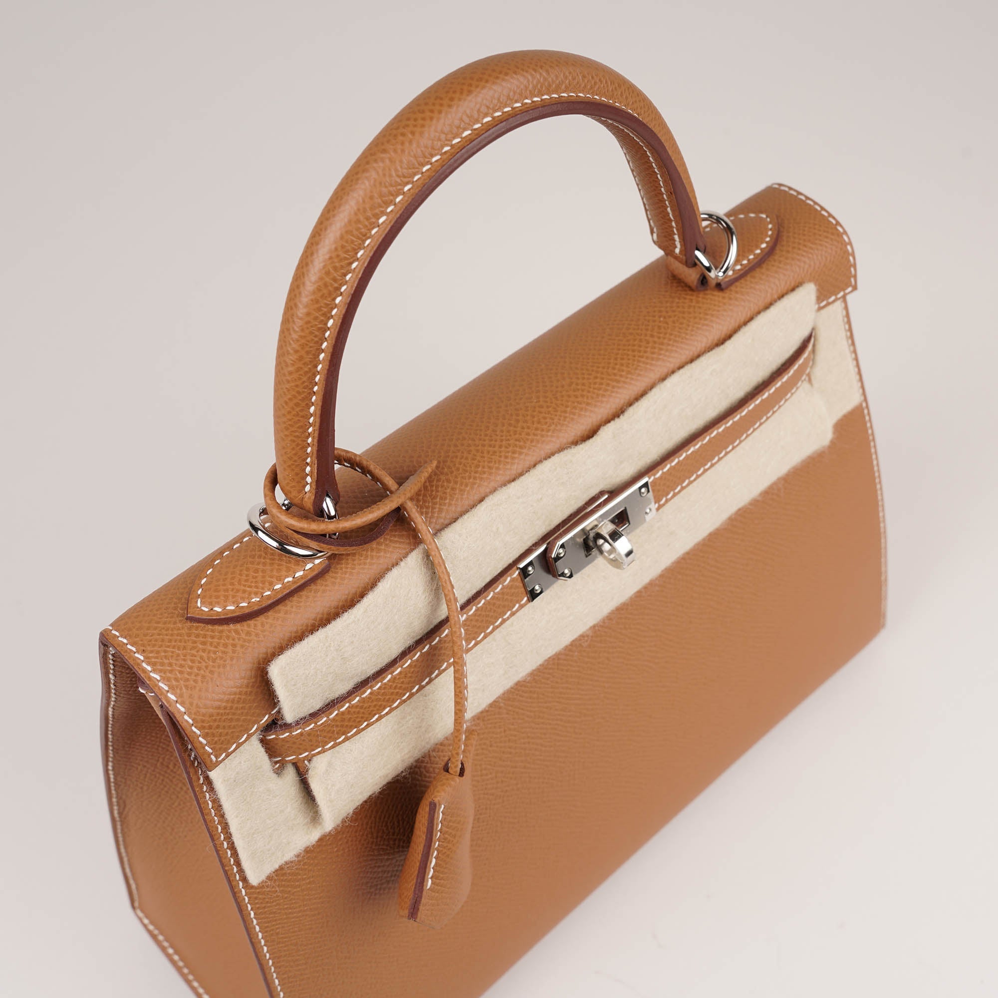 Kelly 25 Sellier Handbag 2024 - HERMÈS - Affordable Luxury image