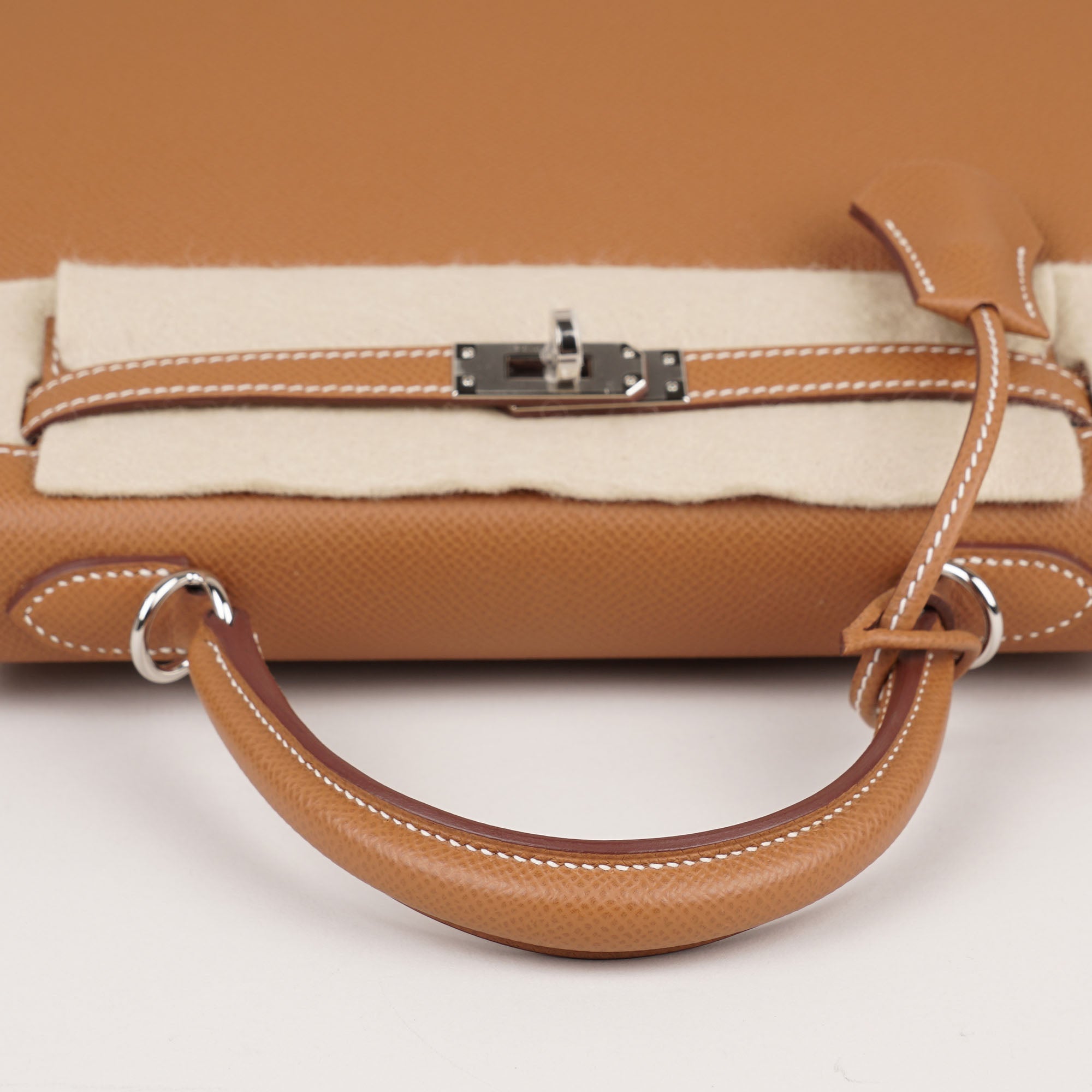 Kelly 25 Sellier Handbag 2024 - HERMÈS - Affordable Luxury image