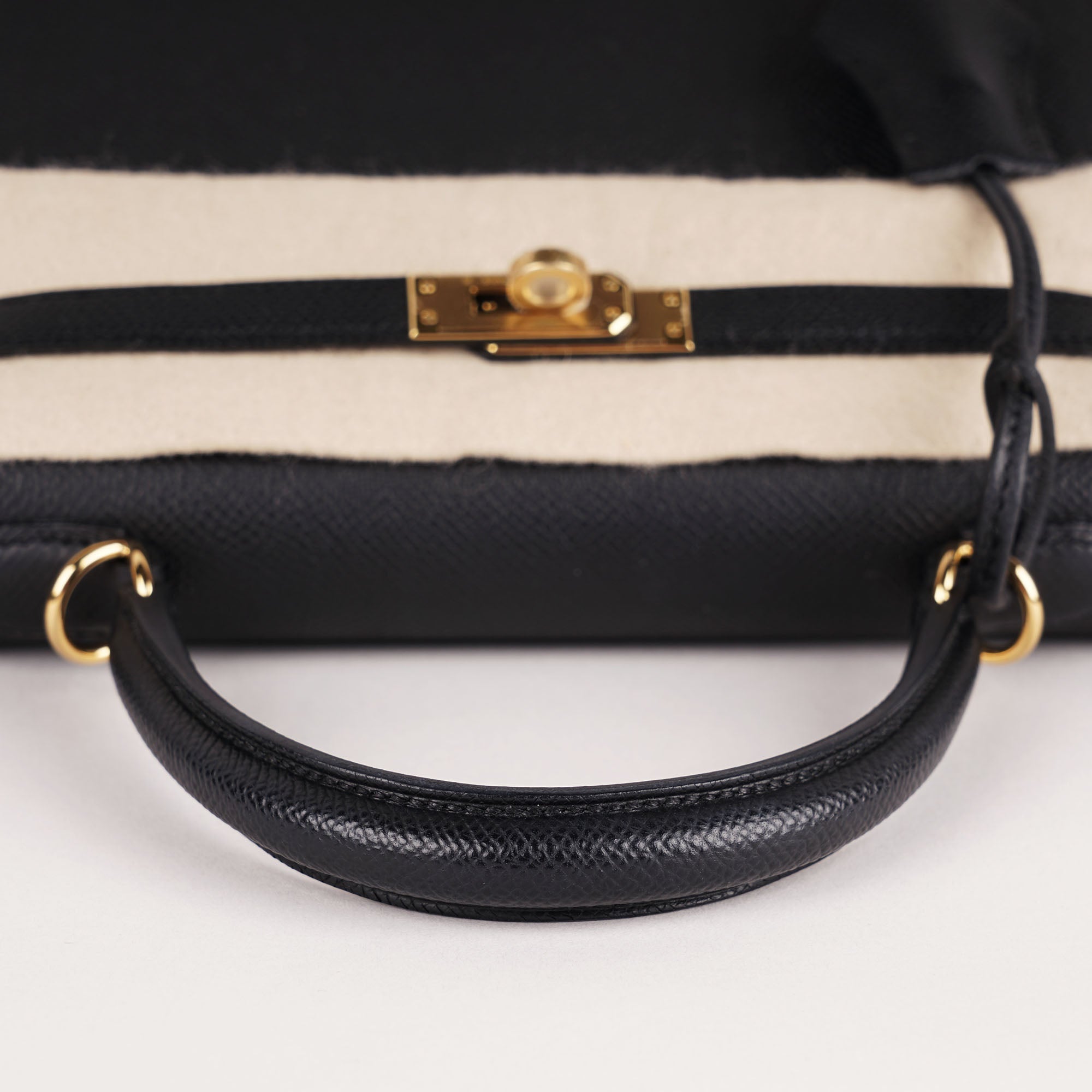 Kelly 25 Sellier Handbag - HERMÈS - Affordable Luxury image