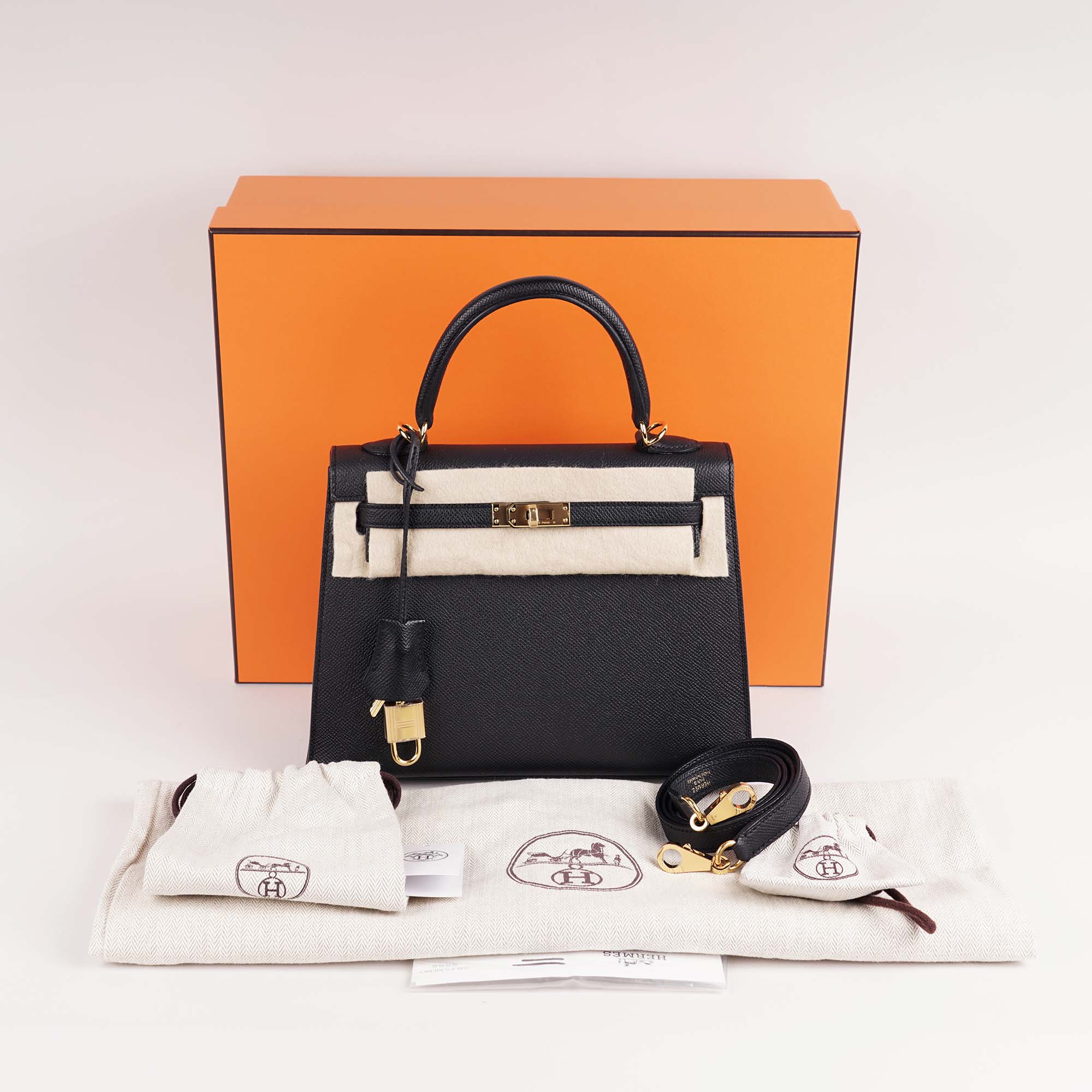 Kelly 25 Sellier Handbag - HERMÈS - Affordable Luxury image