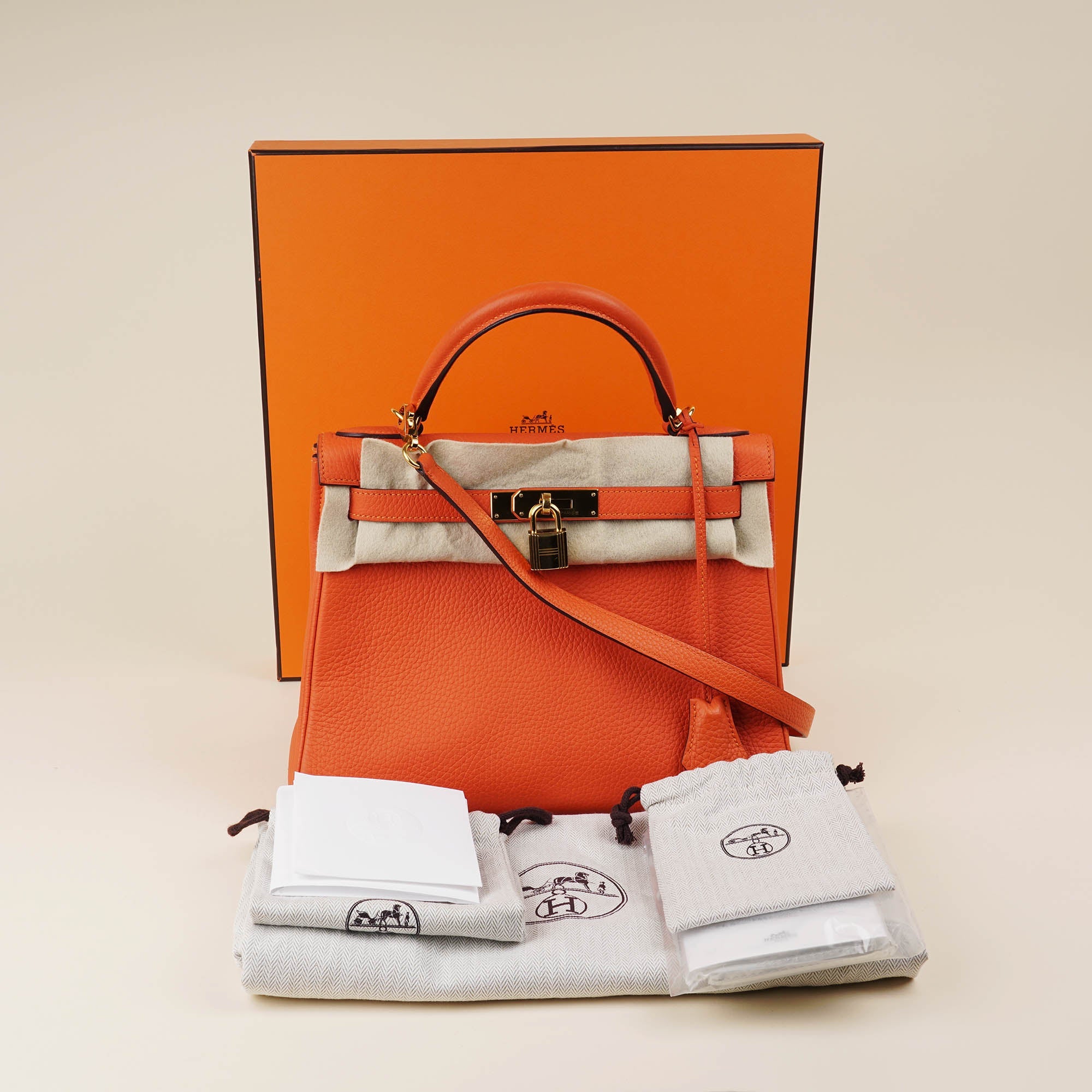 Kelly 28 Handbag - HERMÈS - Affordable Luxury image