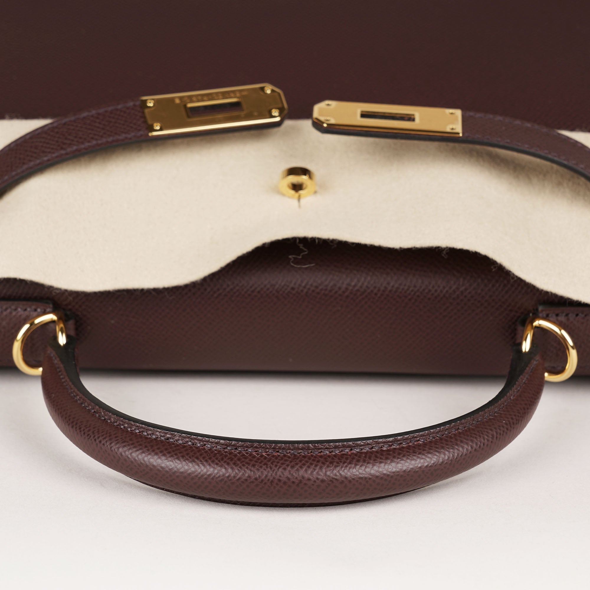 Kelly 28 Sellier Handbag - HERMÈS - Affordable Luxury image