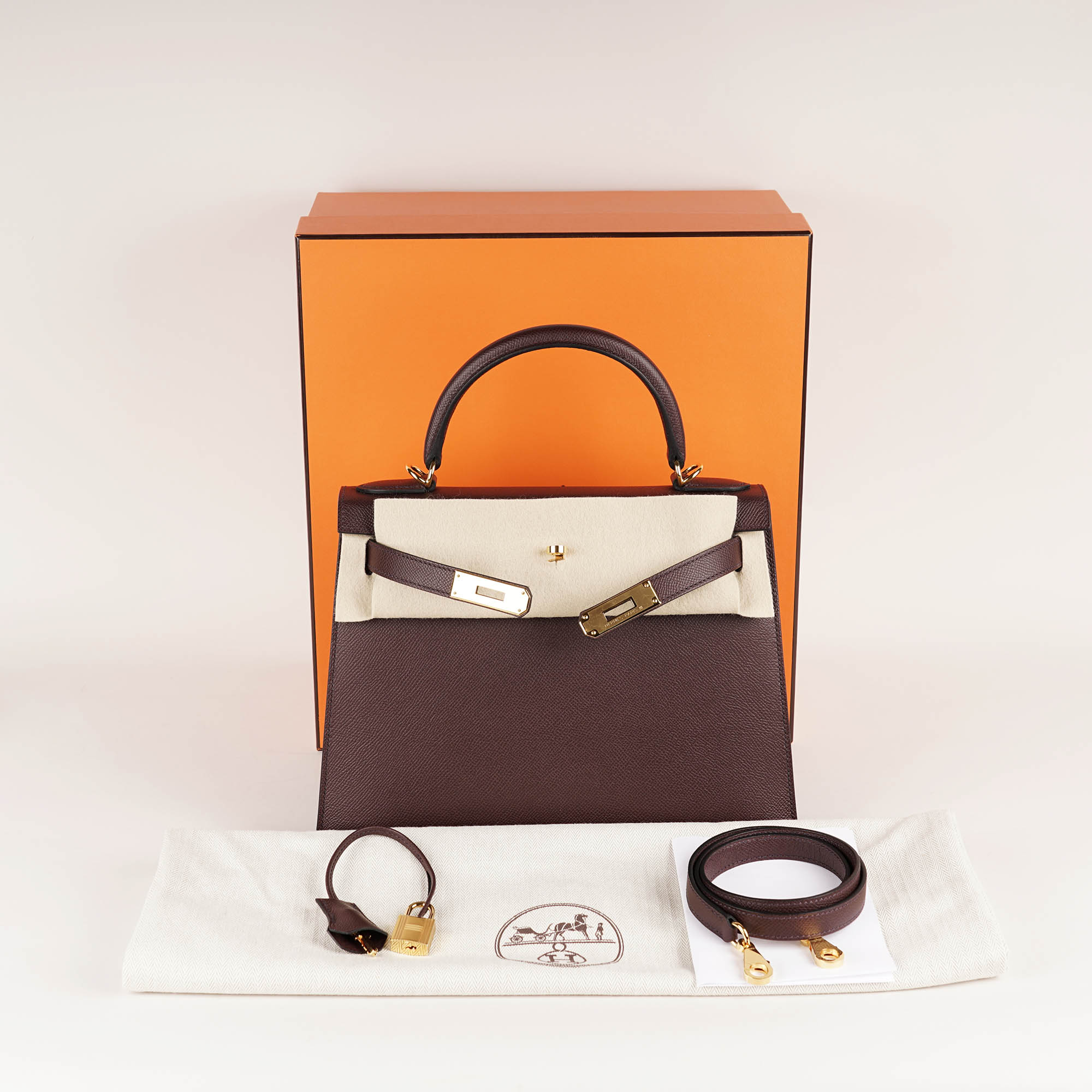Kelly 28 Sellier Handbag - HERMÈS - Affordable Luxury image