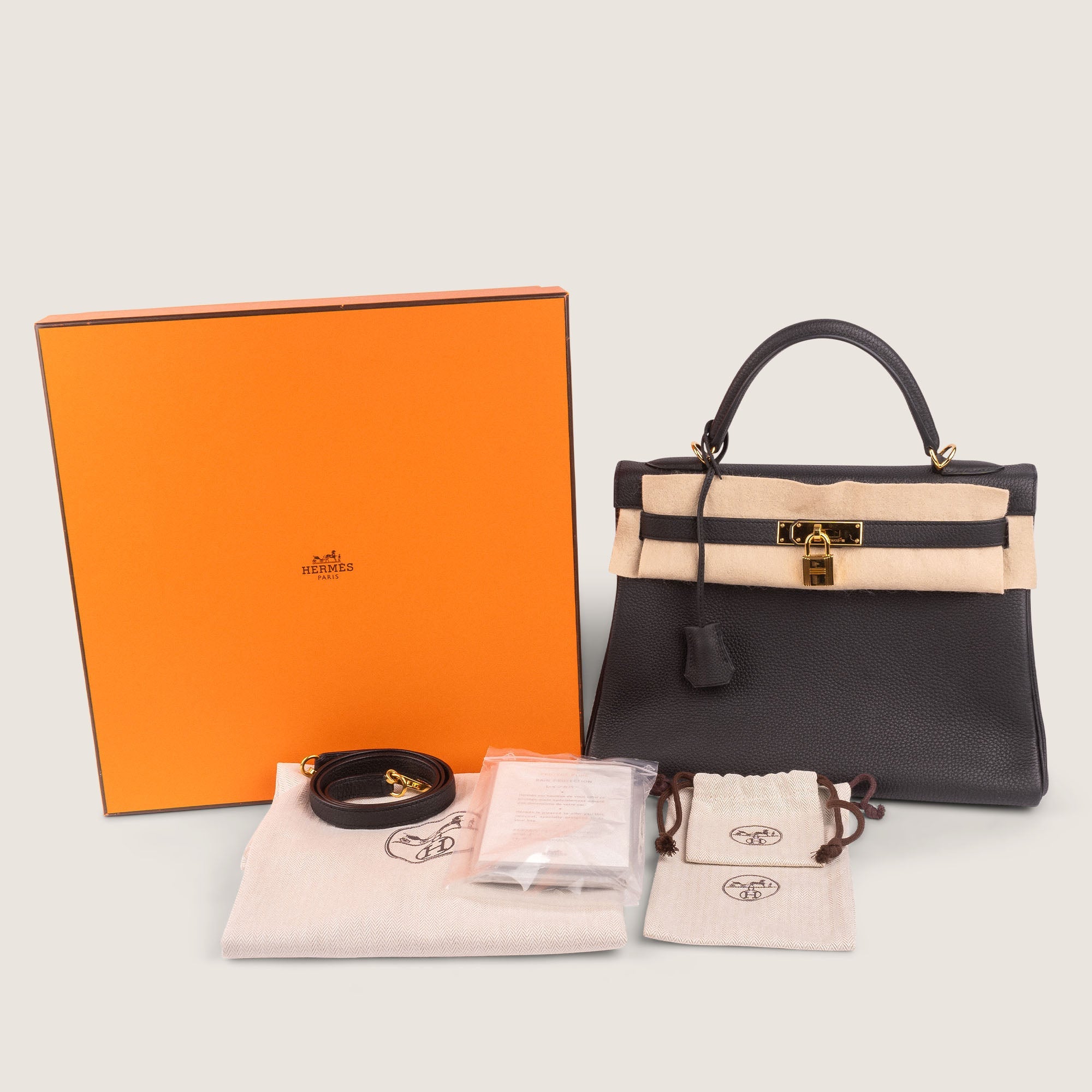Kelly 32 Handbag - HERMÈS - Affordable Luxury image