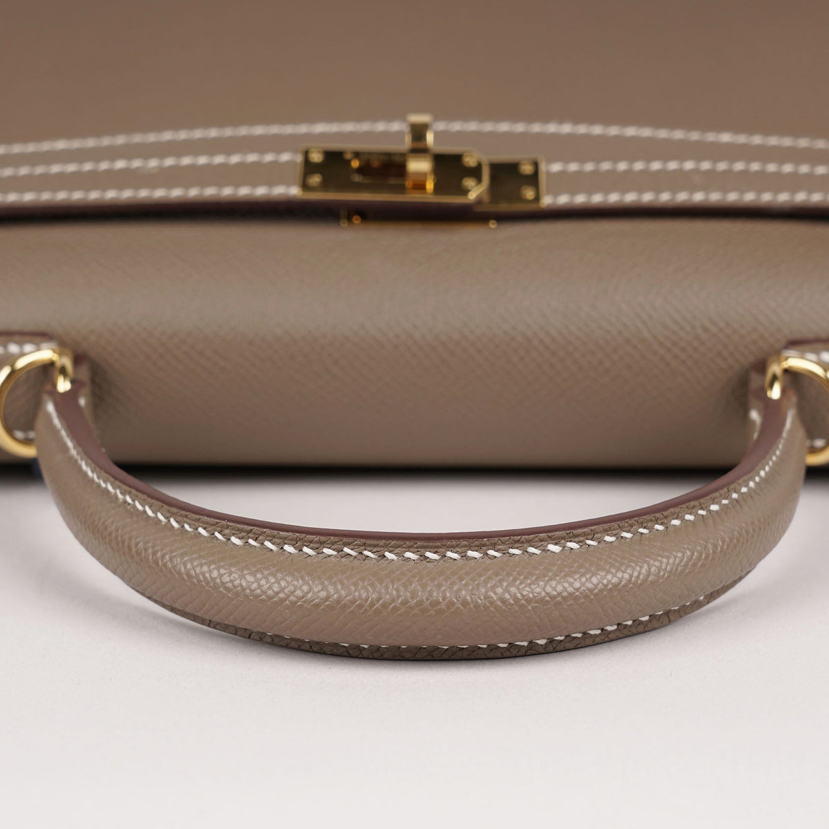 Kelly II Sellier 25 Handbag Etoupe - HERMÈS - Affordable Luxury image