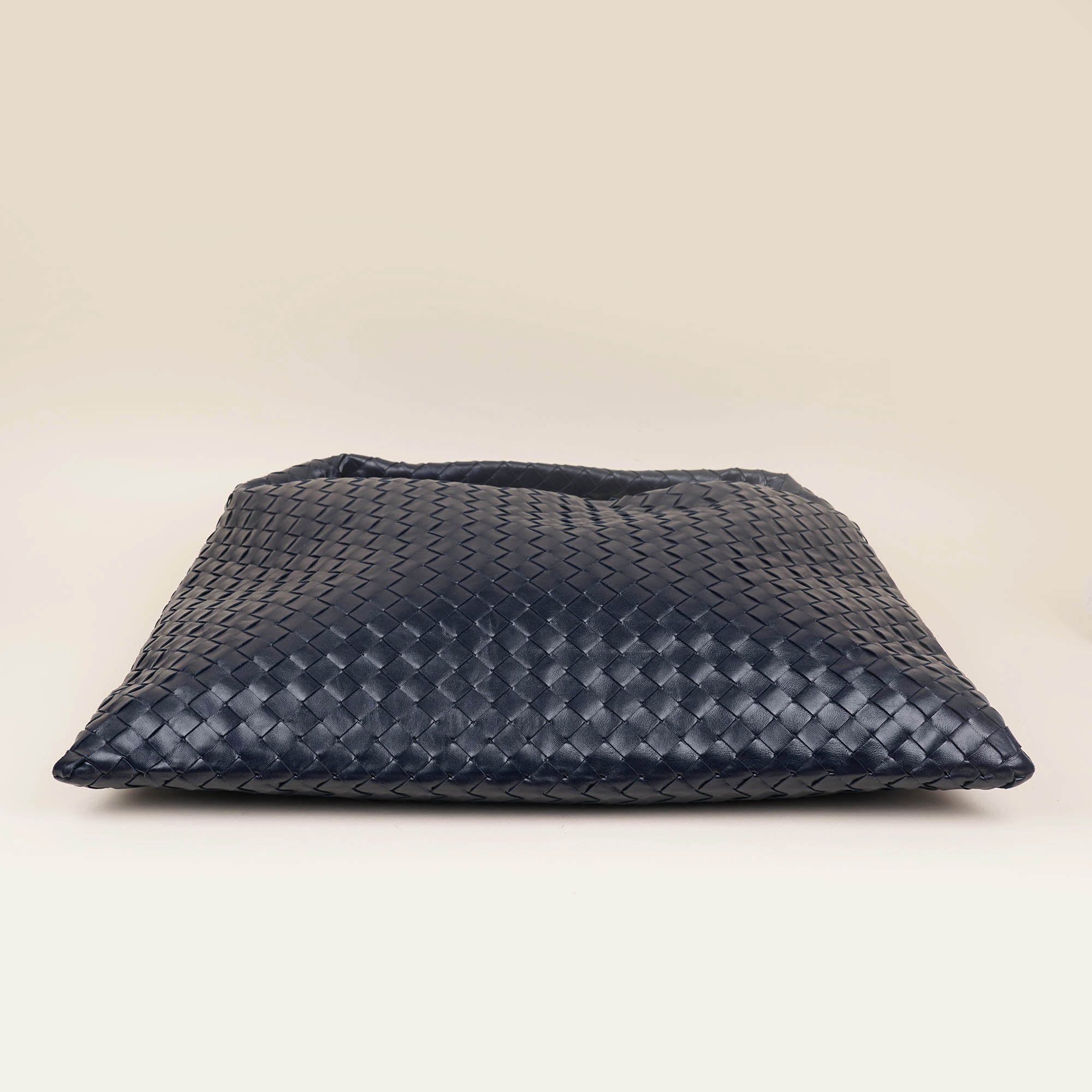 Large Hop Shoulder Bag - BOTTEGA VENETA - Affordable Luxury image