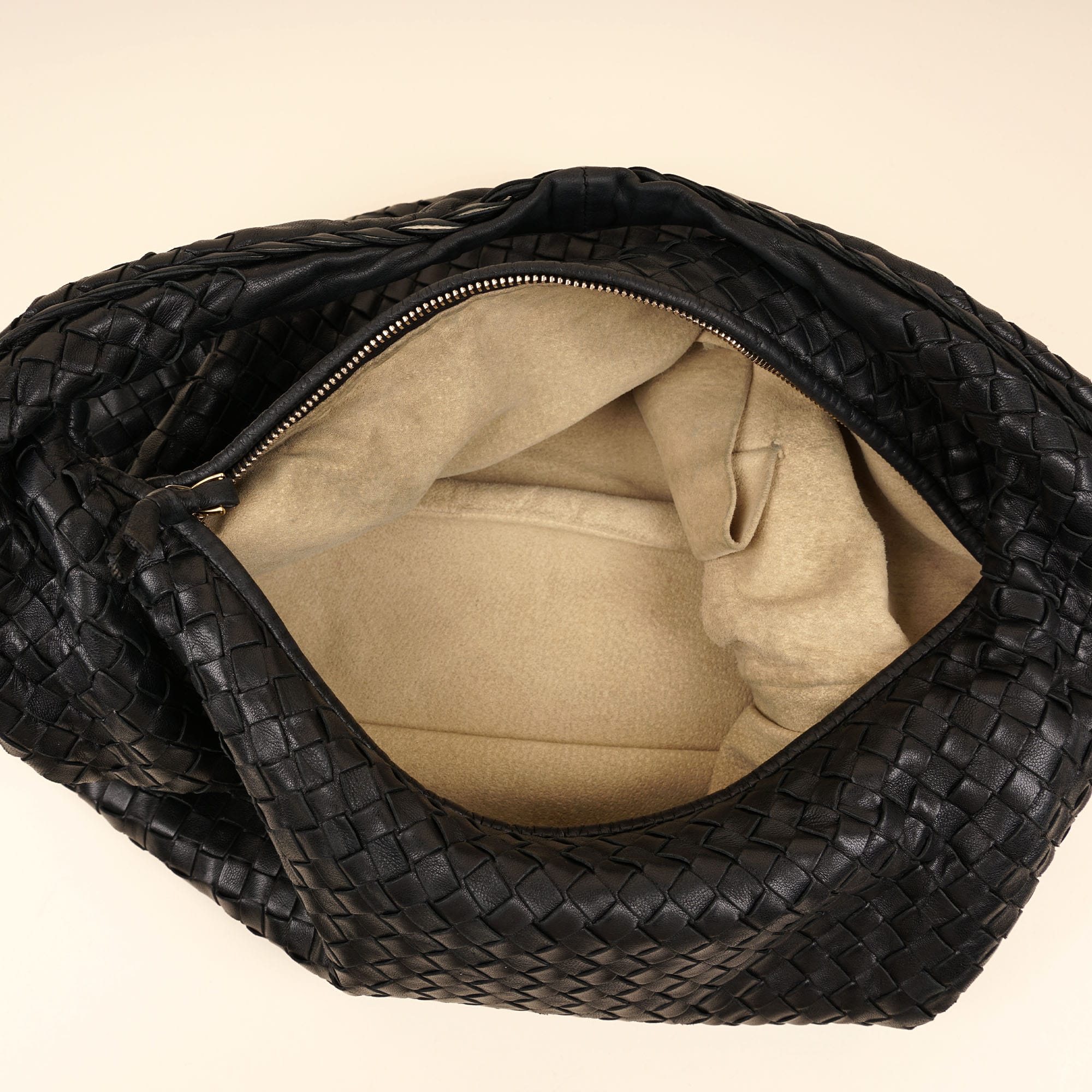 Large Intrecciatio Hobo Bag - BOTTEGA VENETA - Affordable Luxury image