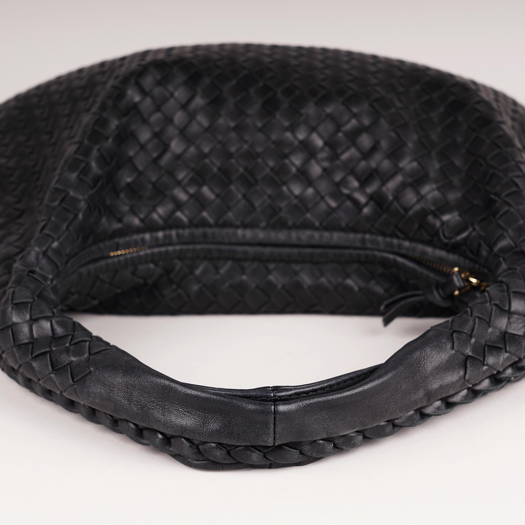 Large Intrecciatio Hobo Bag - BOTTEGA VENETA - Affordable Luxury image