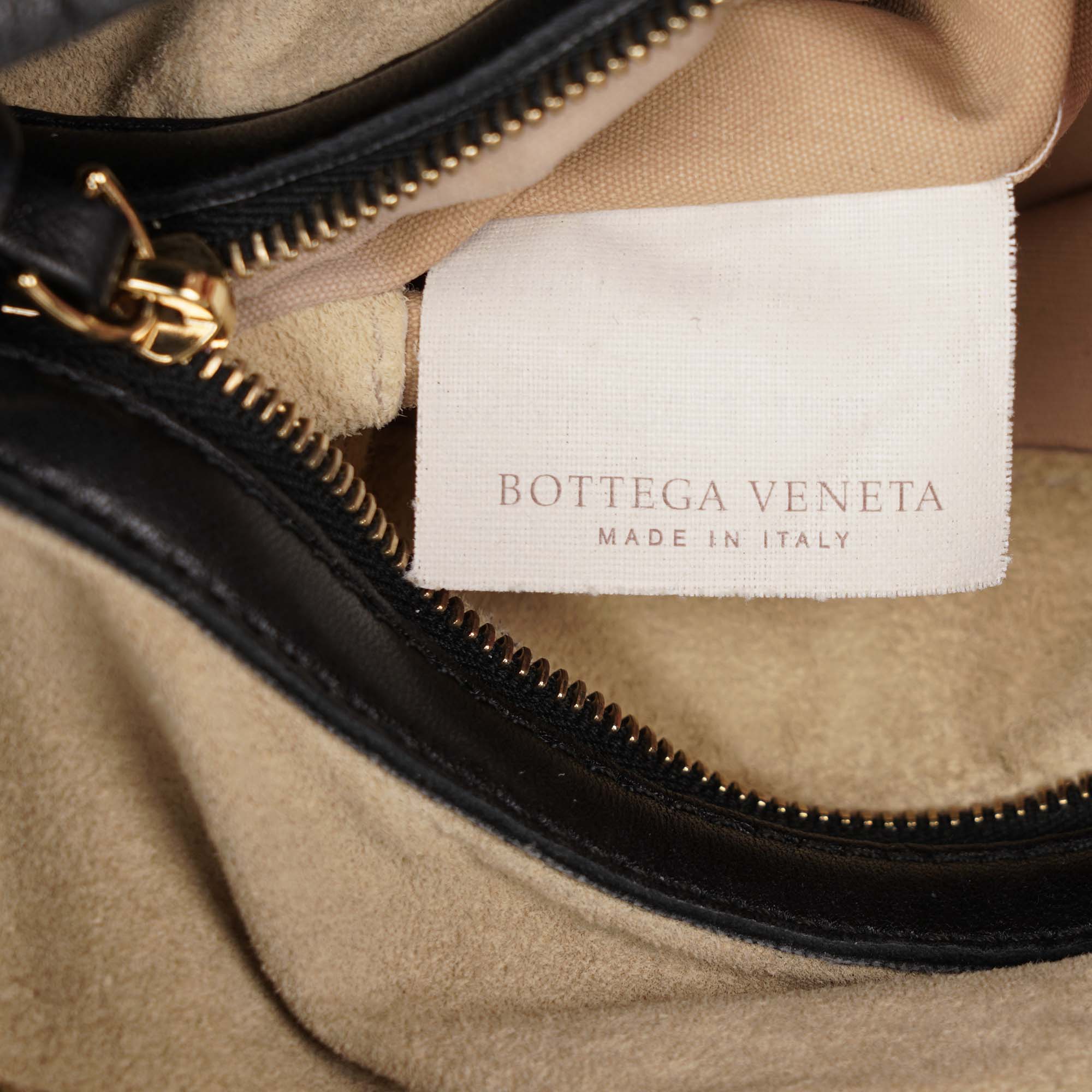 Large Intrecciatio Hobo Bag - BOTTEGA VENETA - Affordable Luxury image