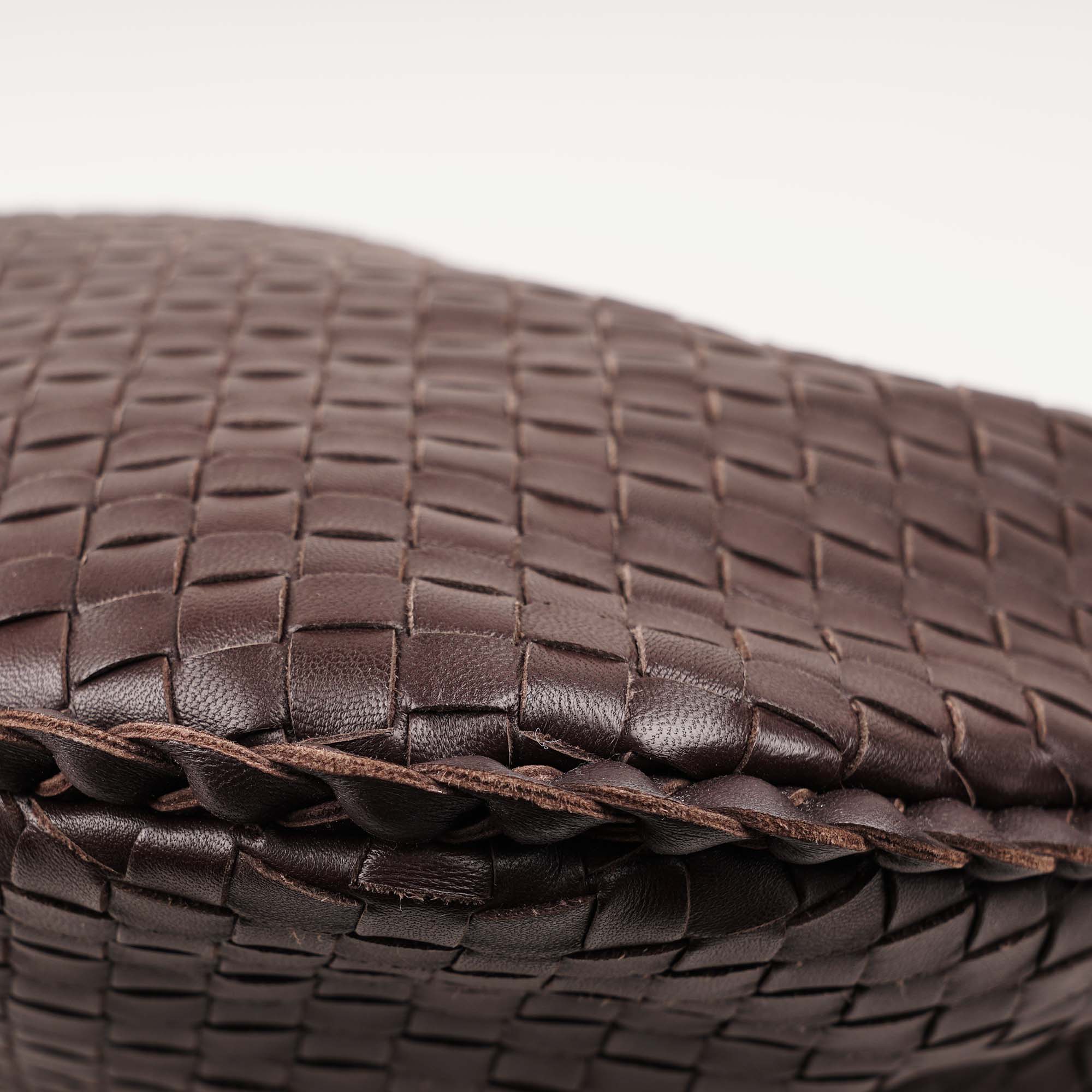 Large Intrecciato Hobo Bag - BOTTEGA VENETA - Affordable Luxury image