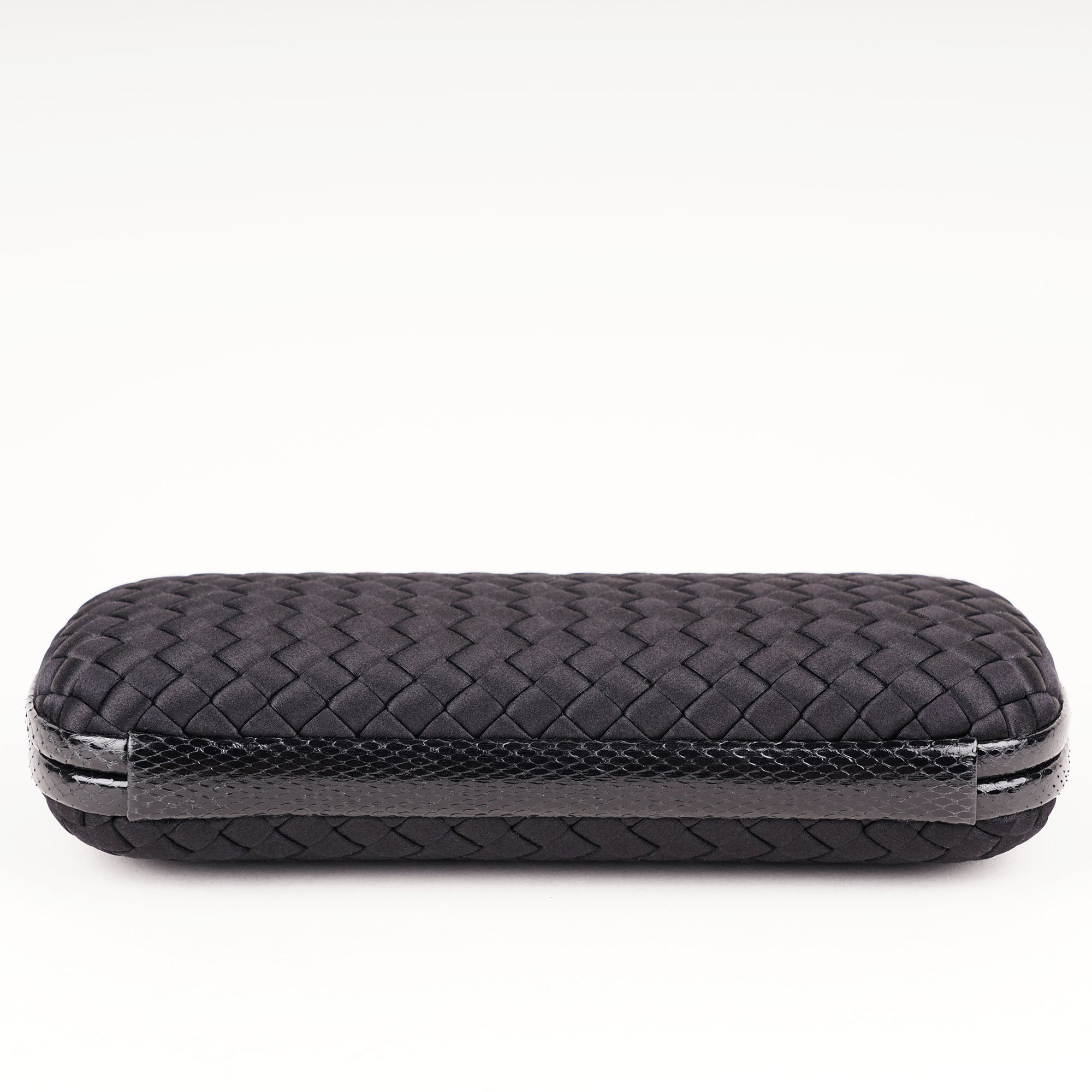 Large Knot Silk Clutch - BOTTEGA VENETA - Affordable Luxury image