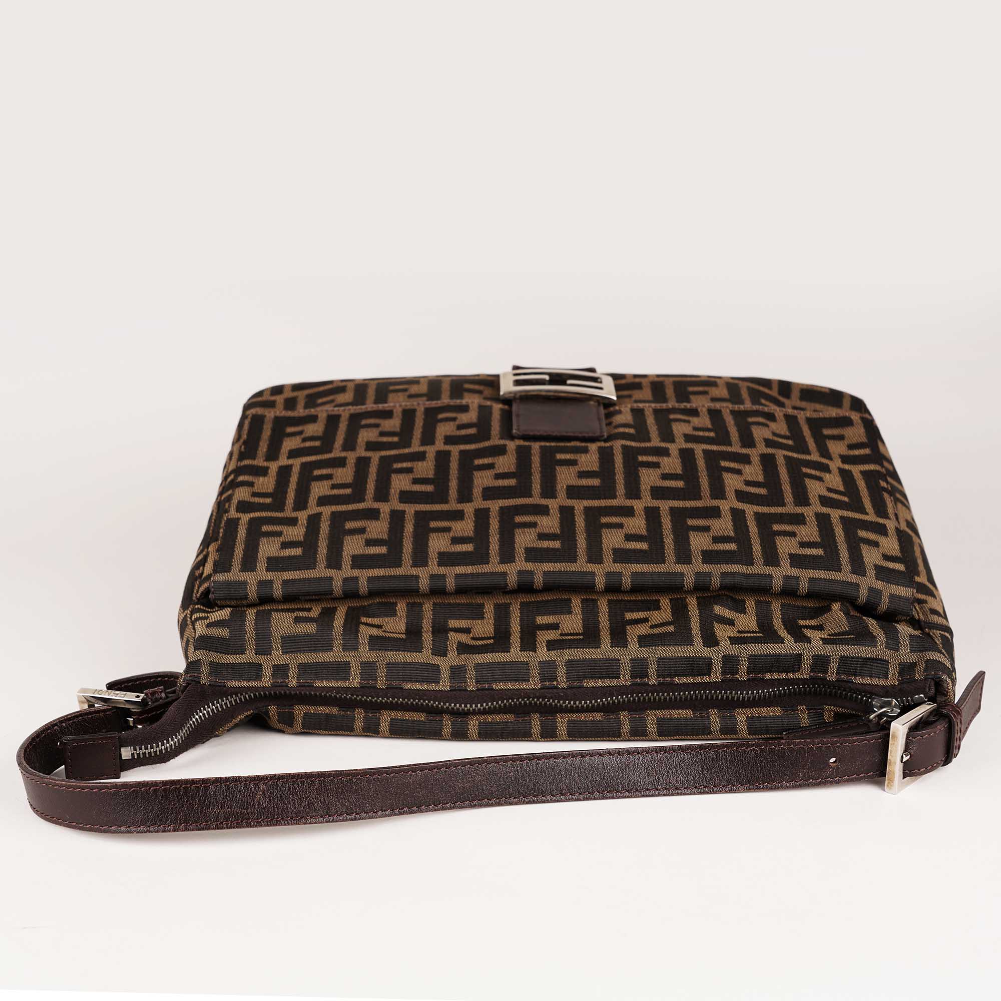 Large Mama Baguette Shoulder Bag - FENDI - Affordable Luxury image