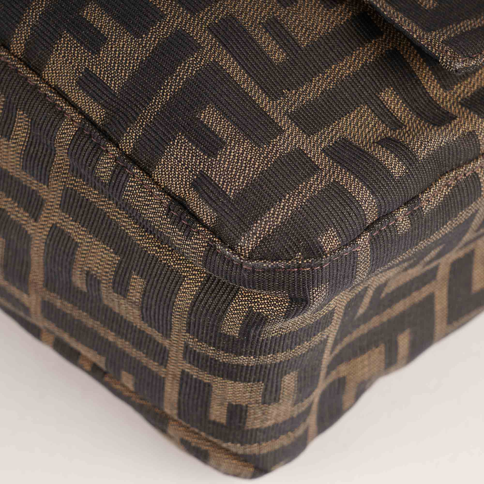 Large Mama Baguette Shoulder Bag - FENDI - Affordable Luxury image