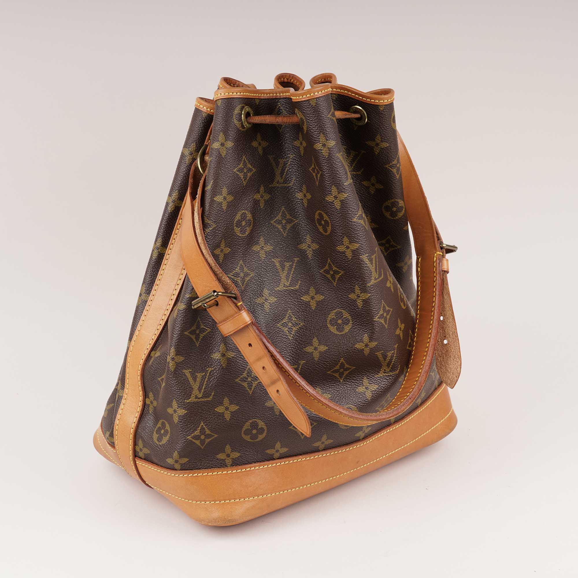 Large Noe Bucket - LOUIS VUITTON - Affordable Luxury image