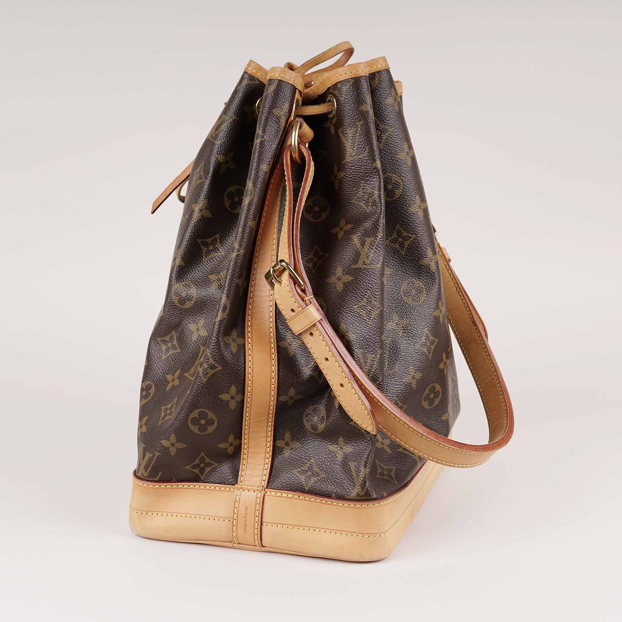 Large Noé Bucket Bag - LOUIS VUITTON - Affordable Luxury image