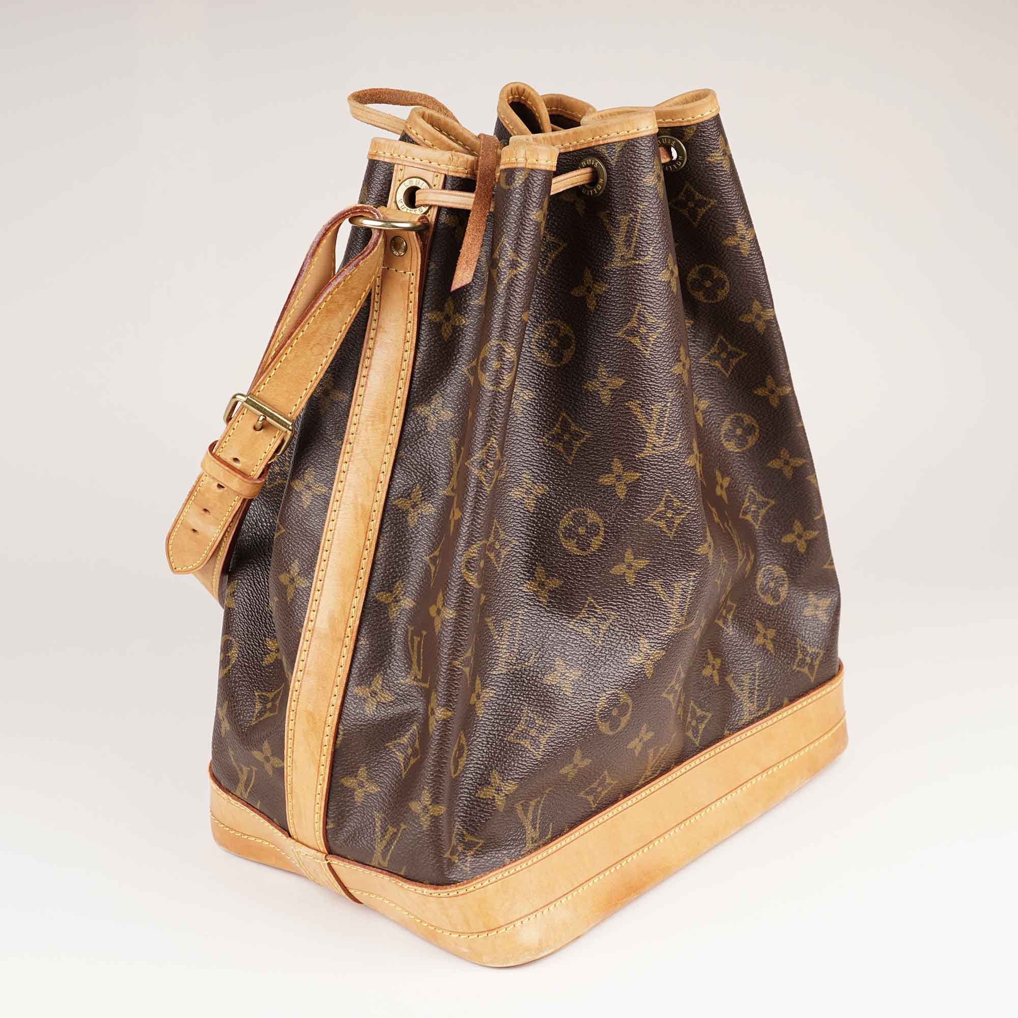 Large Noé Bucket Bag - LOUIS VUITTON - Affordable Luxury image