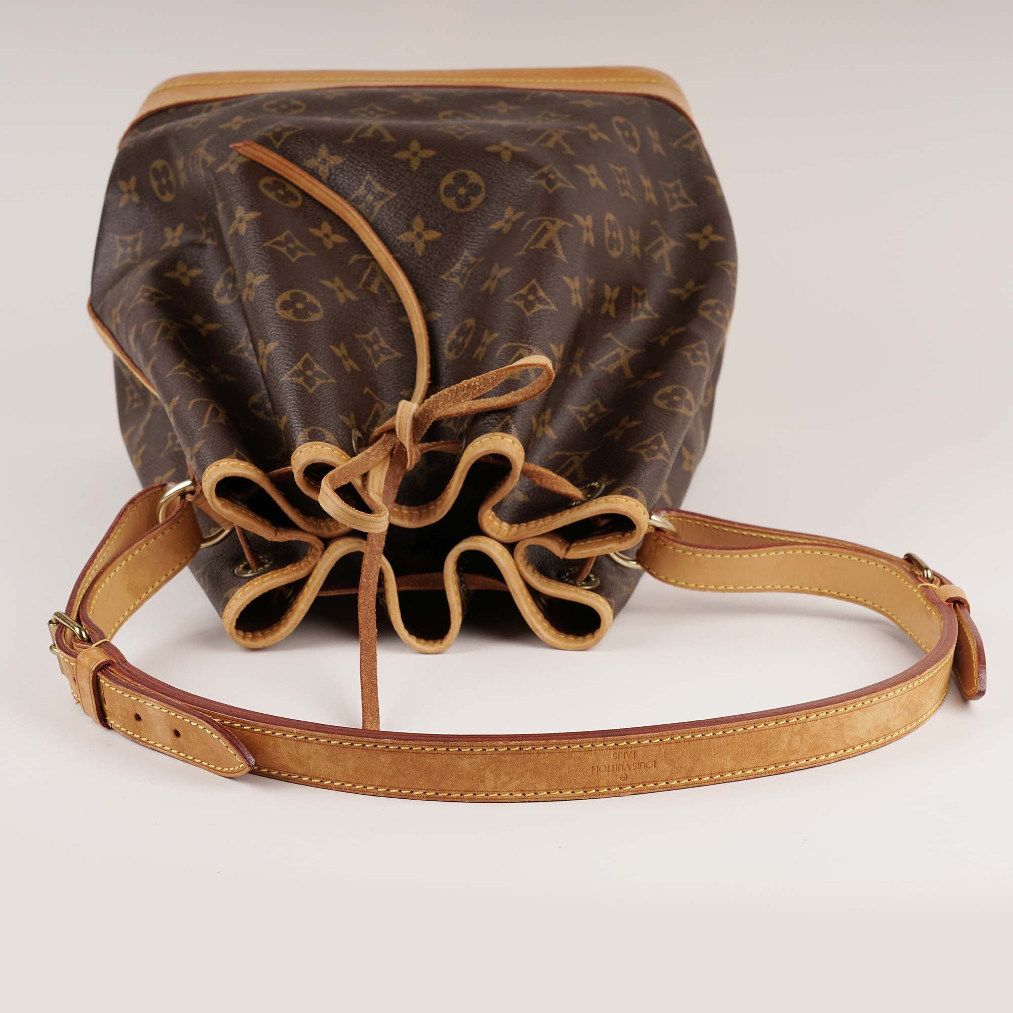 Large Noé Bucket Bag - LOUIS VUITTON - Affordable Luxury image