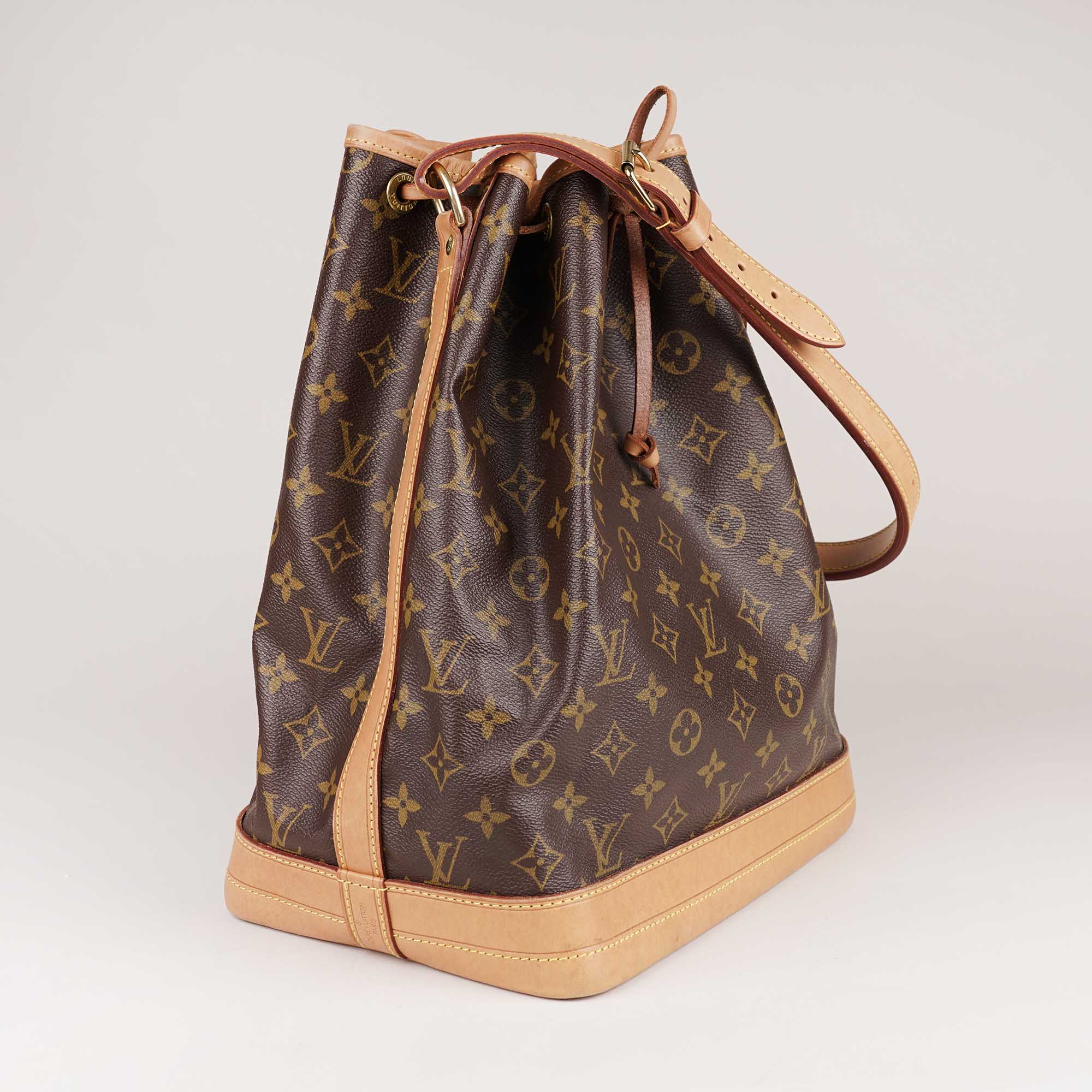 Large Noé Bucket Bag - LOUIS VUITTON - Affordable Luxury image