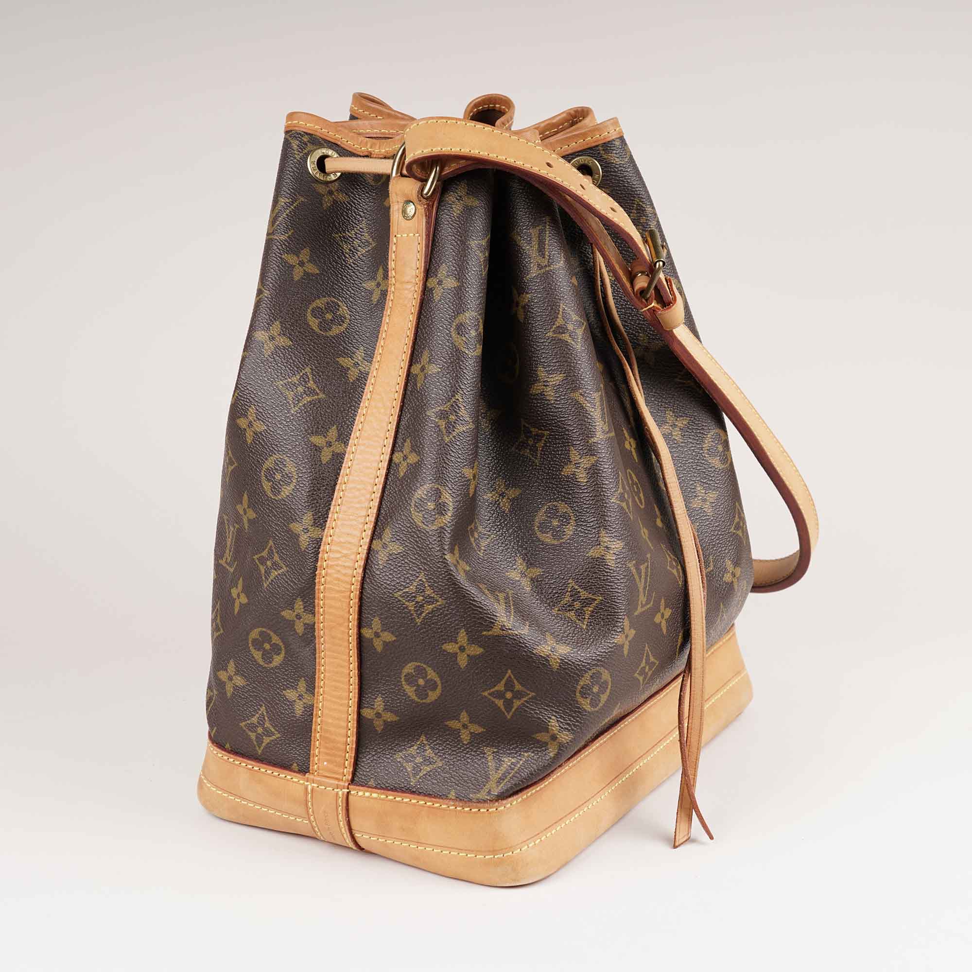 Large Noé Bucket Bag - LOUIS VUITTON - Affordable Luxury image
