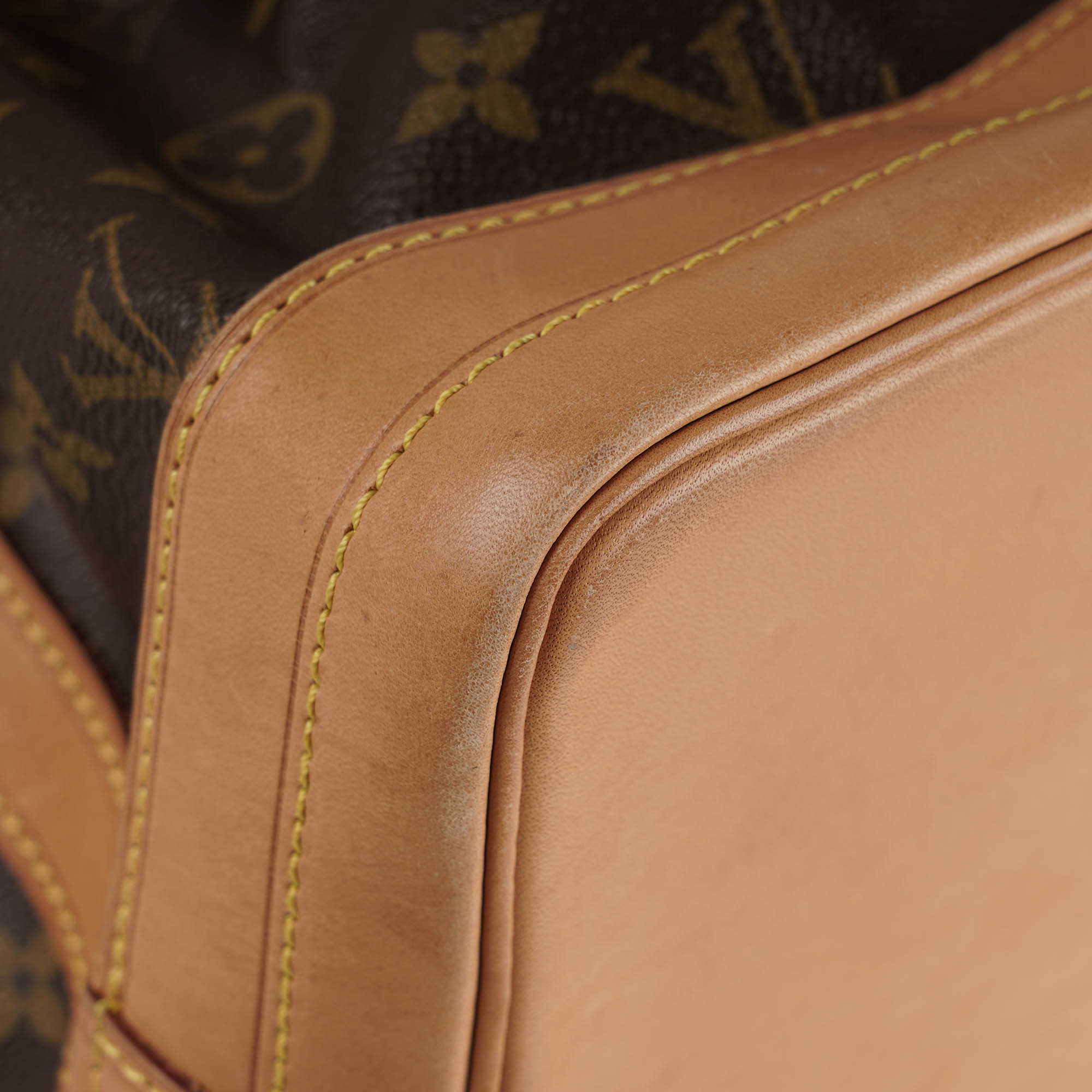 Large Noé Bucket Bag - LOUIS VUITTON - Affordable Luxury image