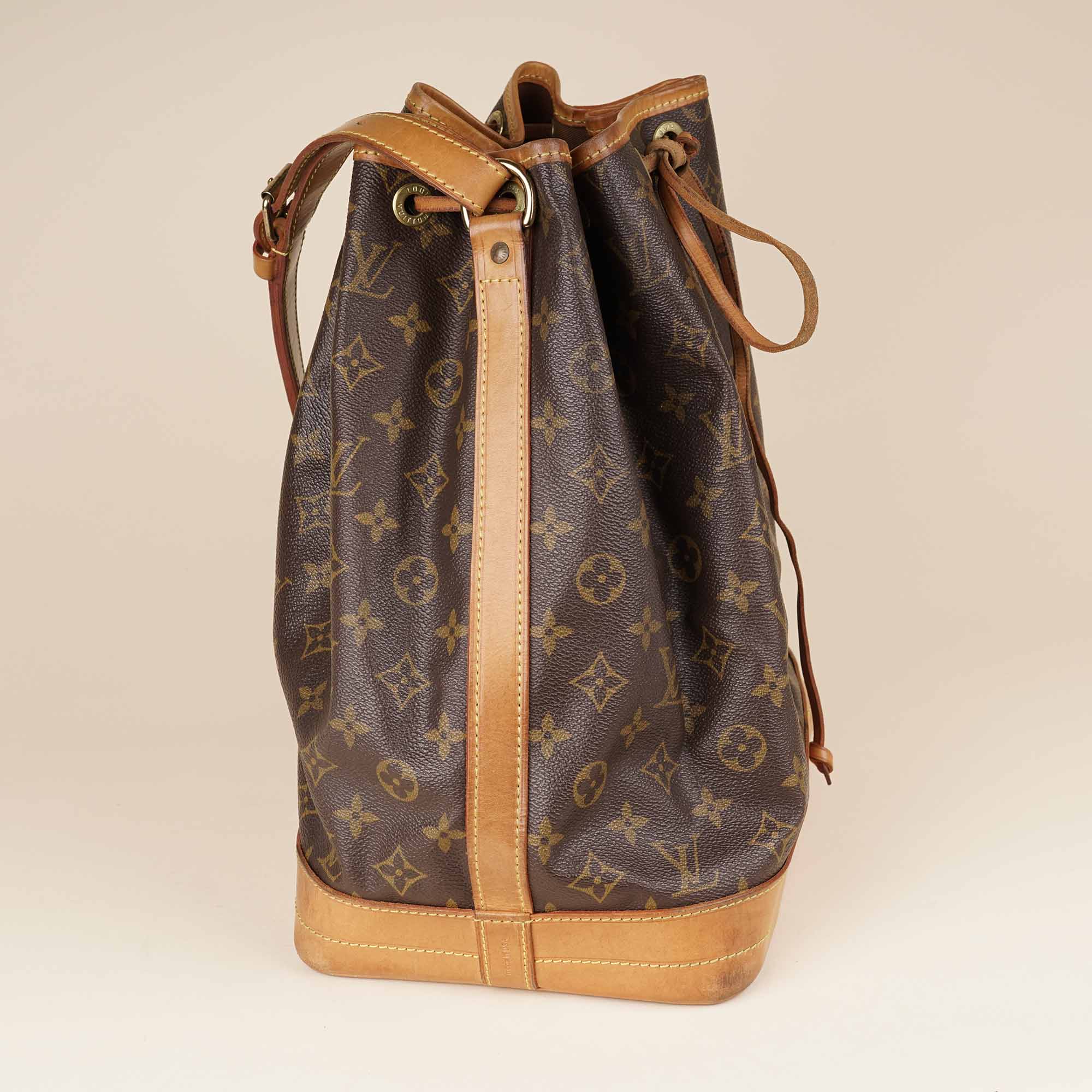 Large Noé Shoulder Bag - LOUIS VUITTON - Affordable Luxury image