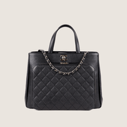 Large Pocket Tote - CHANEL - Affordable Luxury thumbnail image