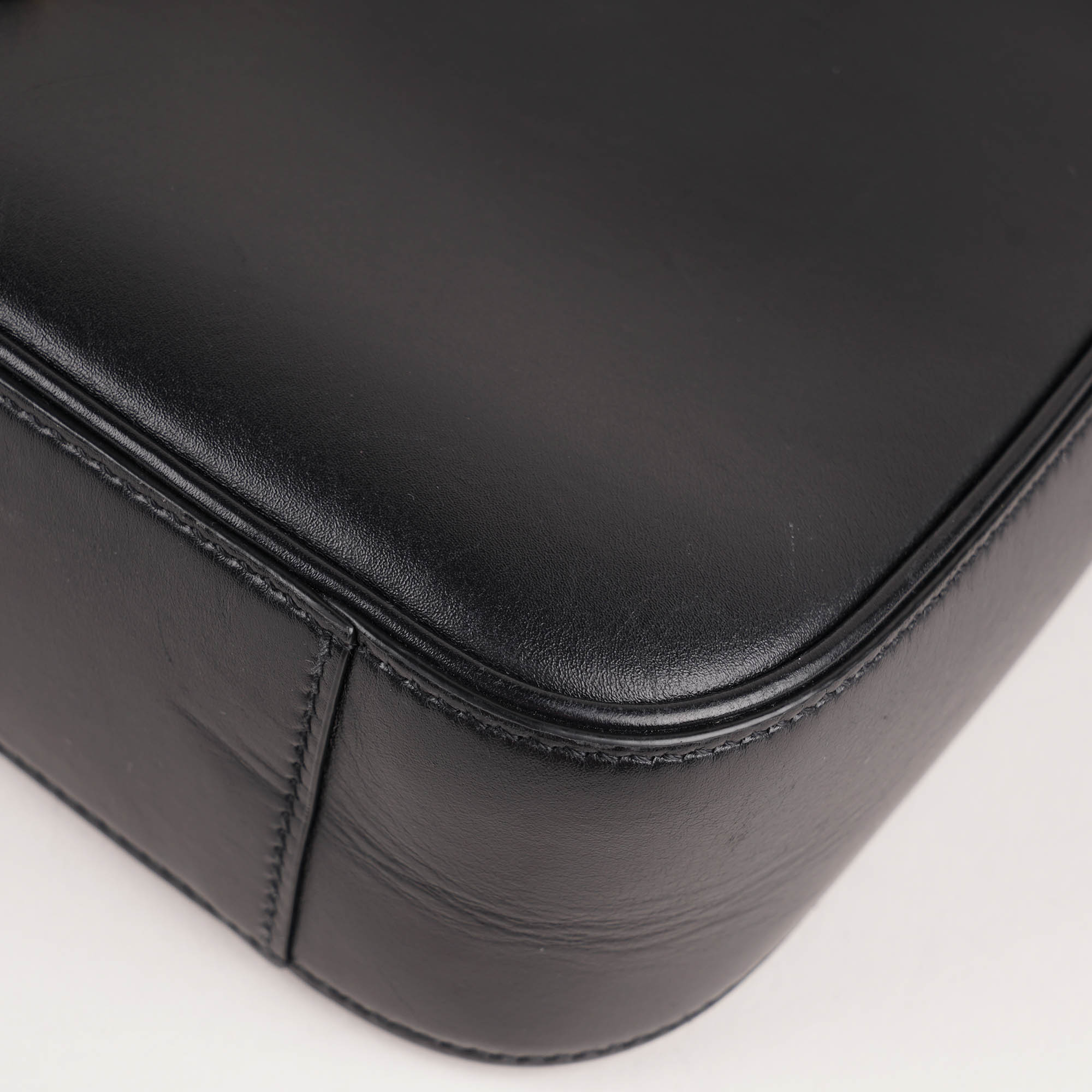 Le 5 à 7 Hobo Bag - SAINT LAURENT - Affordable Luxury image