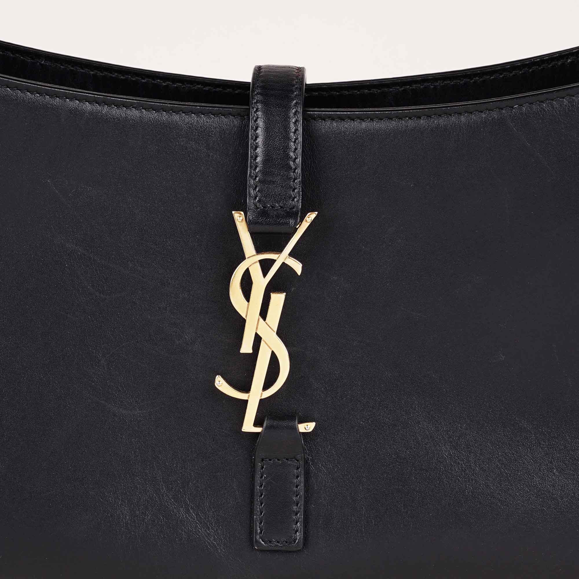 Le 5 à 7 Hobo Bag - SAINT LAURENT - Affordable Luxury image