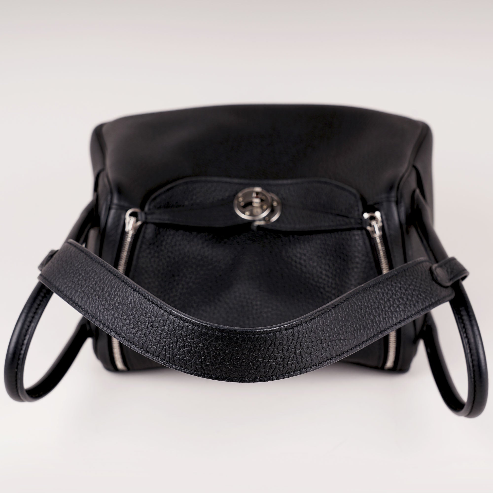 Lindy 26 Top Handle - HERMÈS - Affordable Luxury image
