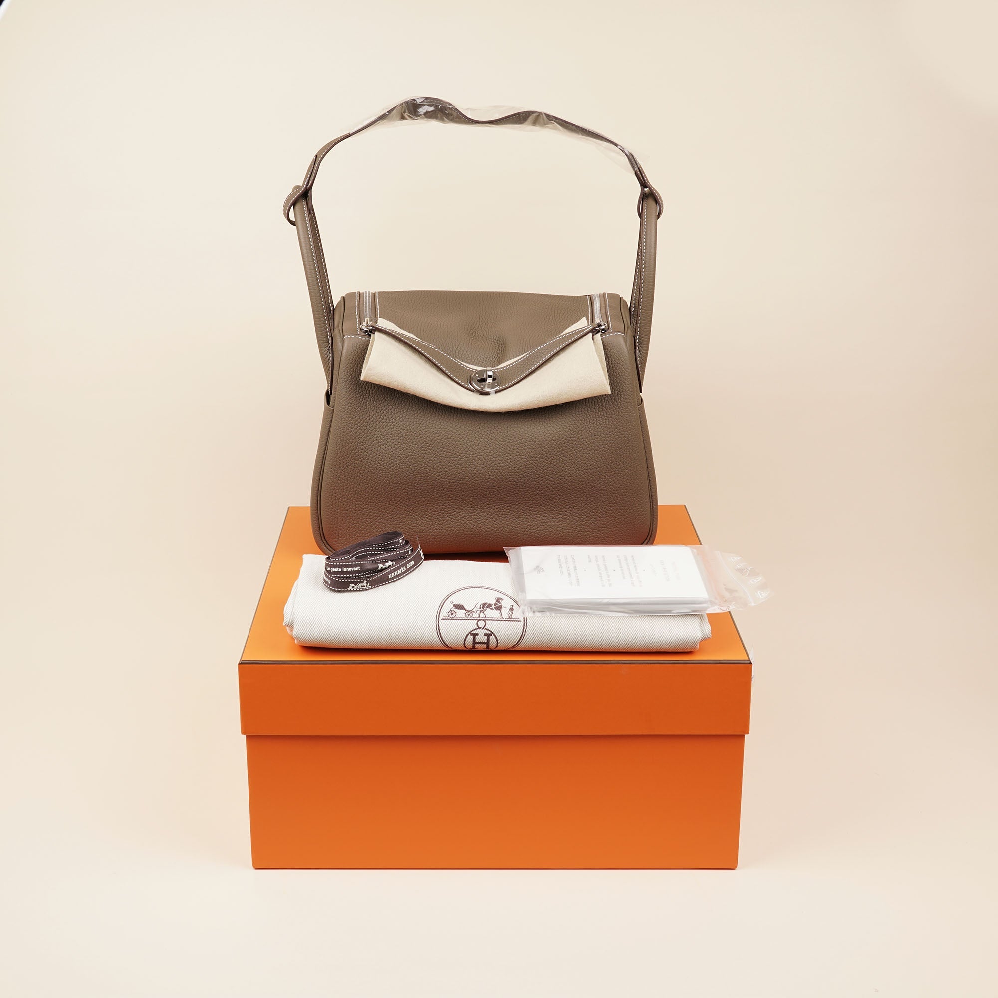 Lindy 30 Bag - HERMÈS - Affordable Luxury image